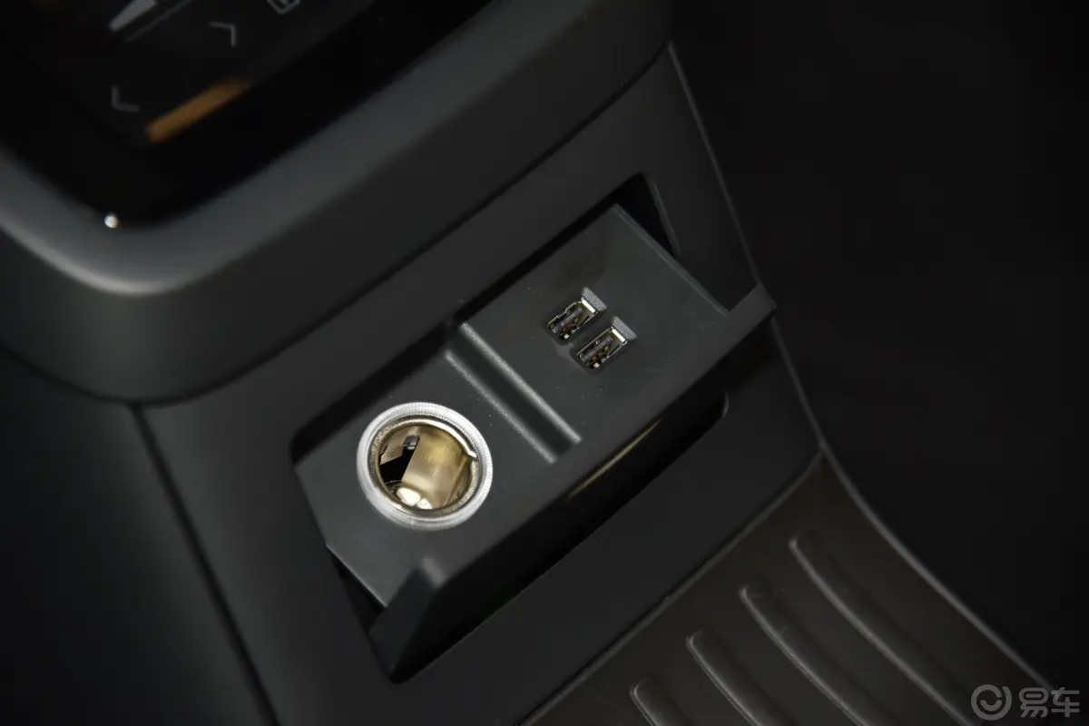 沃尔沃S90新能源T8 智逸豪华版空间