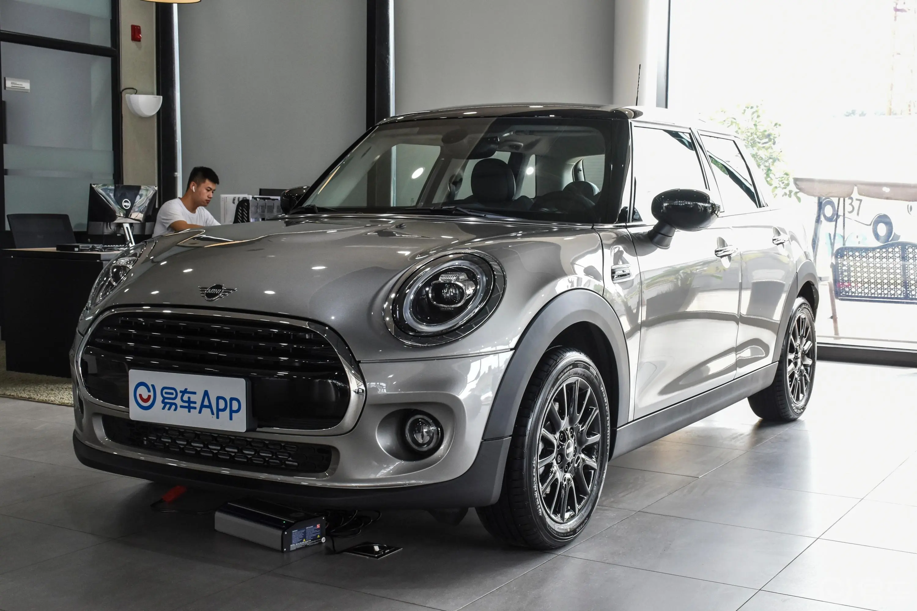 MINI1.5T COOPER 经典派 五门版侧前45度车头向左水平