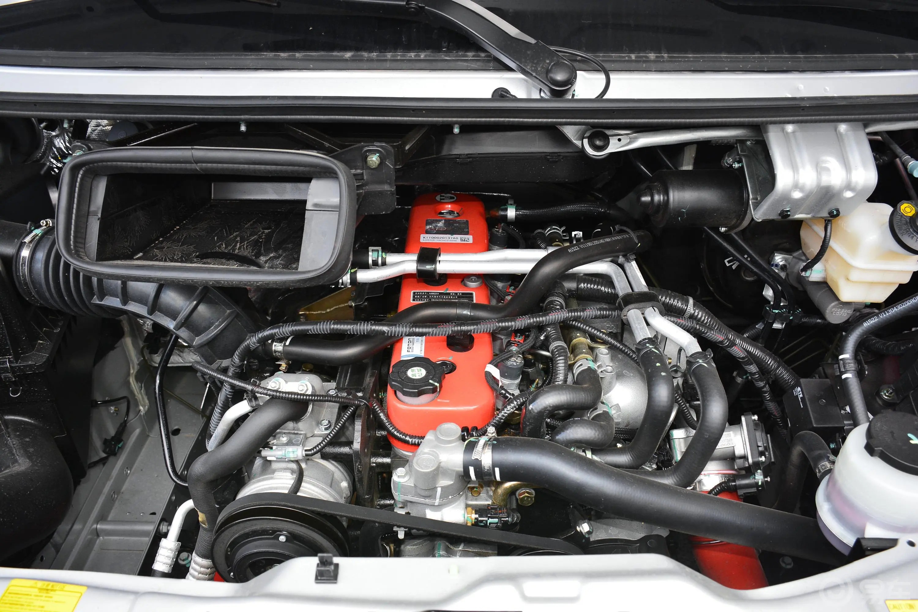 图雅诺2.5T 手动 短轴中顶 E5多功能版(4J系列) 5-6座 柴油 国V外观