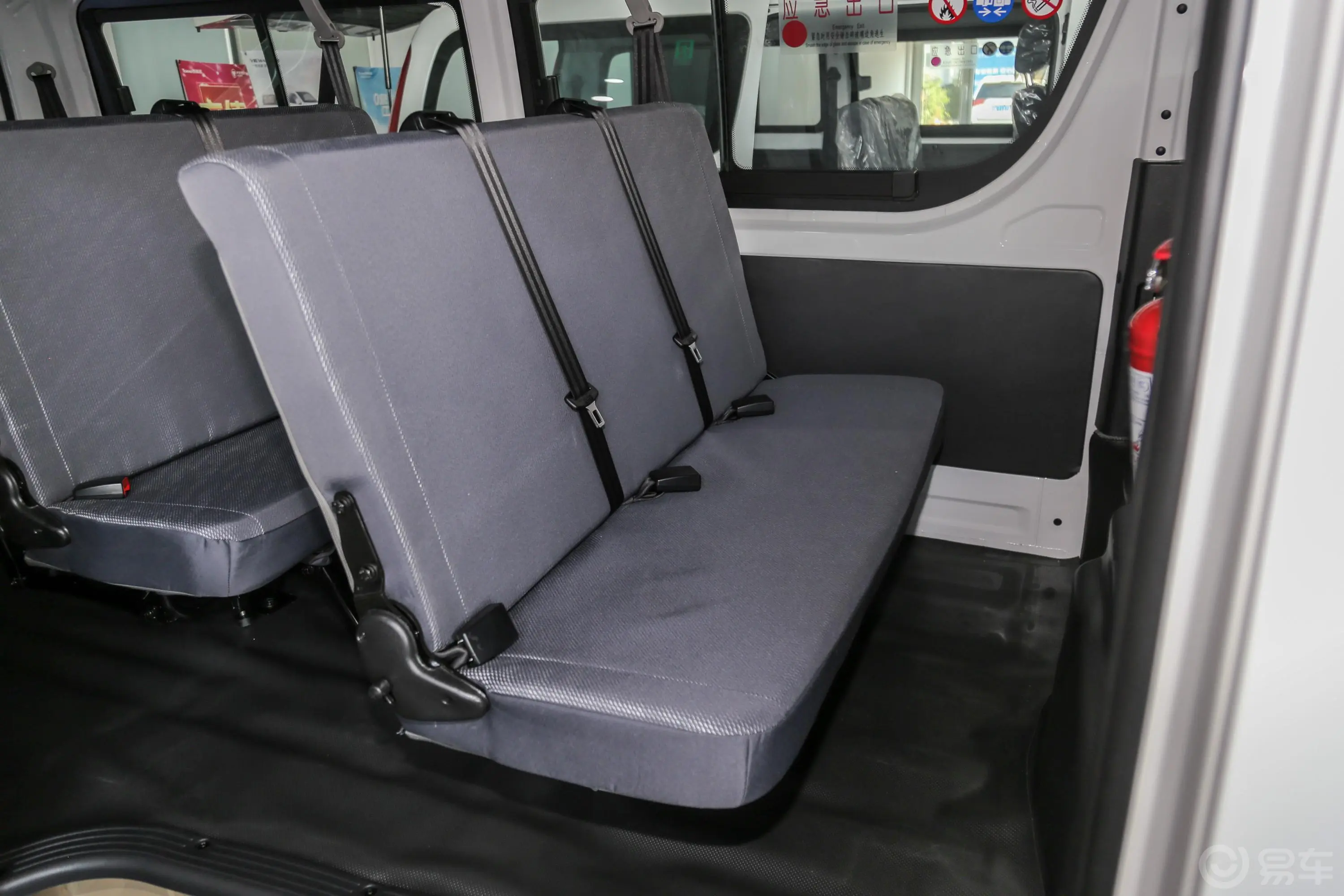 风景G7客车 平顶 2.4L 手动 短轴 商运版 10座 国VI后排座椅