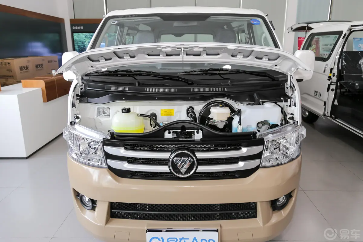 风景G7客车 平顶 2.4L 手动 短轴 商运版 10座 国VI前舱整体