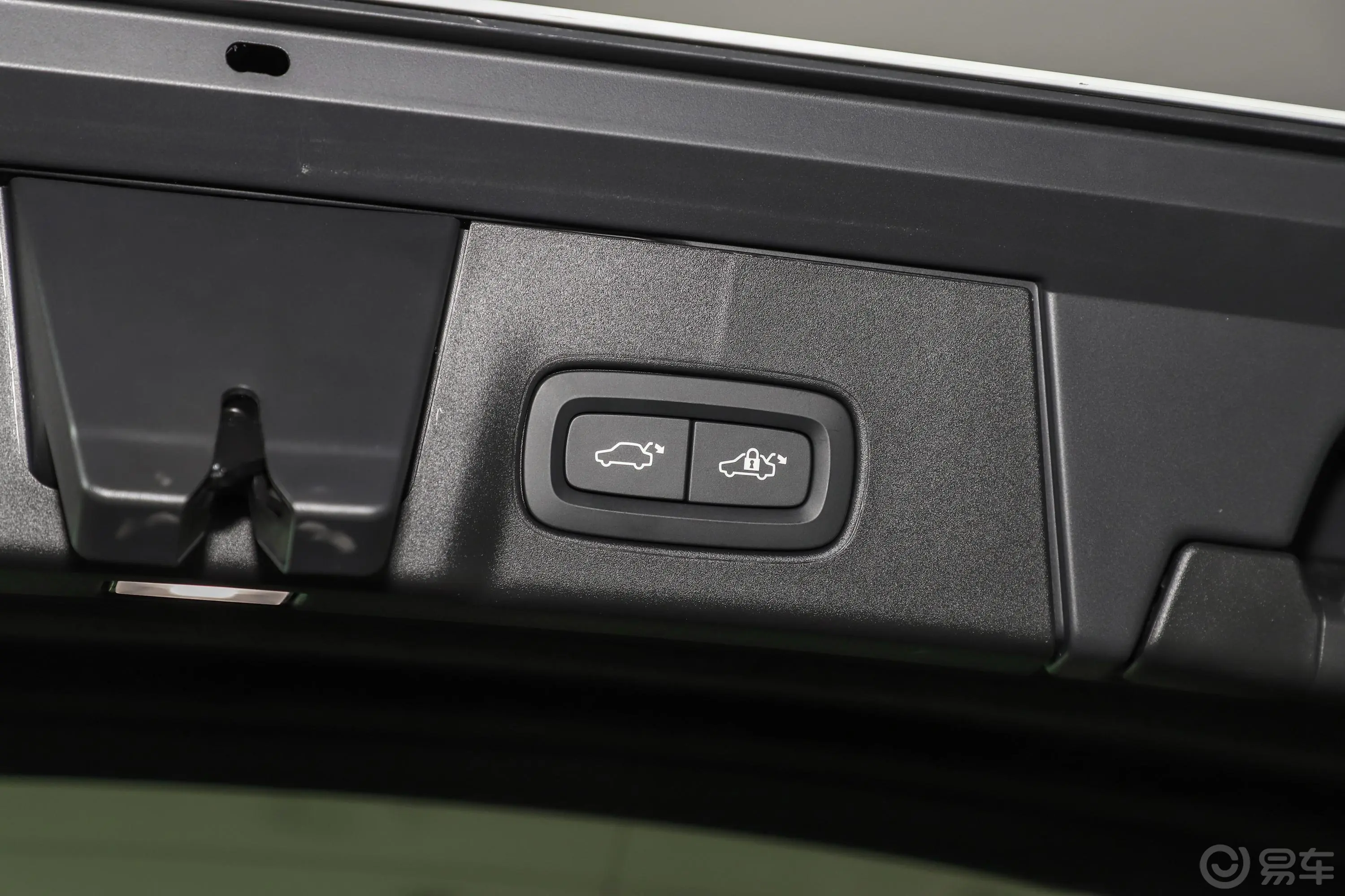 沃尔沃V90改款 Cross Country T5 四驱 智远版电动尾门按键（手动扶手）