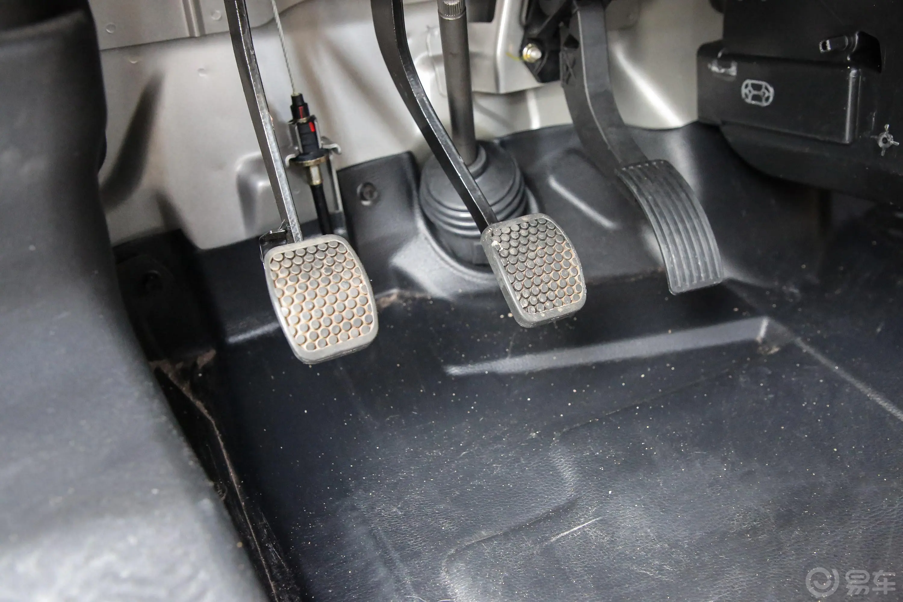 新豹T3载货汽车N1 1.2L 双排单后轮 舒适版(4.99米)SC1031TMS6B1 汽油 国Ⅵ脚踏板