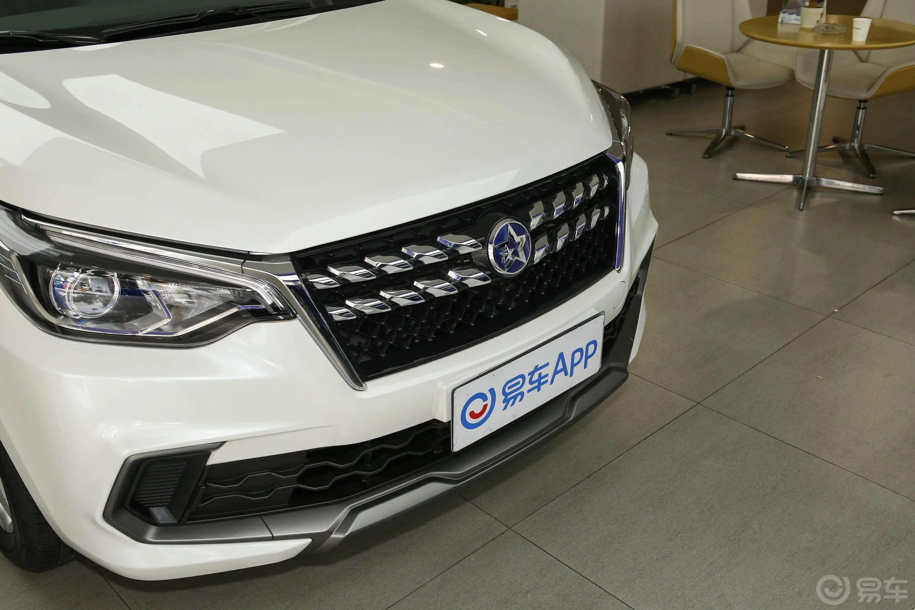 启辰T702.0L CVT 精享版 国VI前格栅侧俯拍