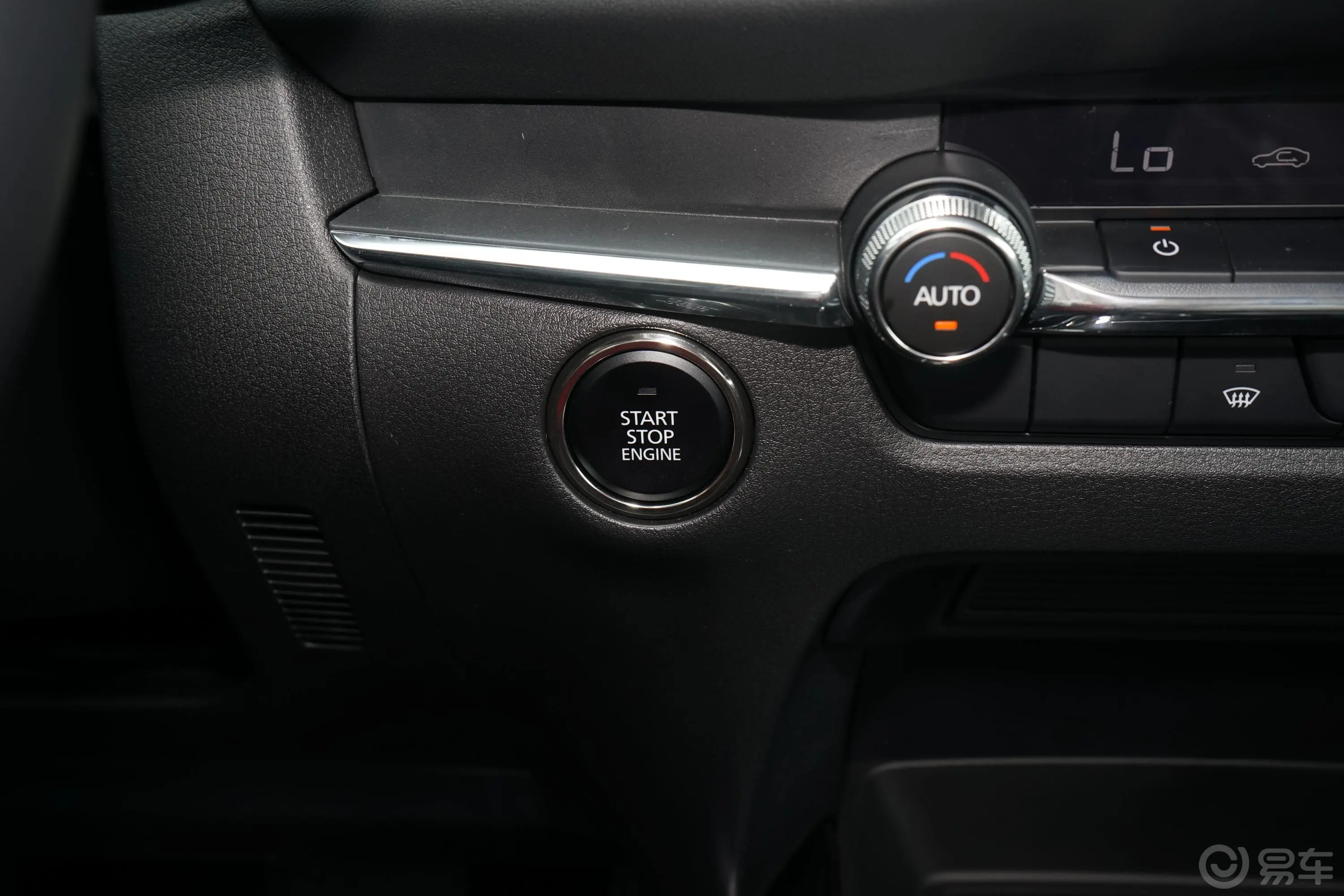 马自达CX-302.0L 自动X压燃尊荣型钥匙孔或一键启动按键