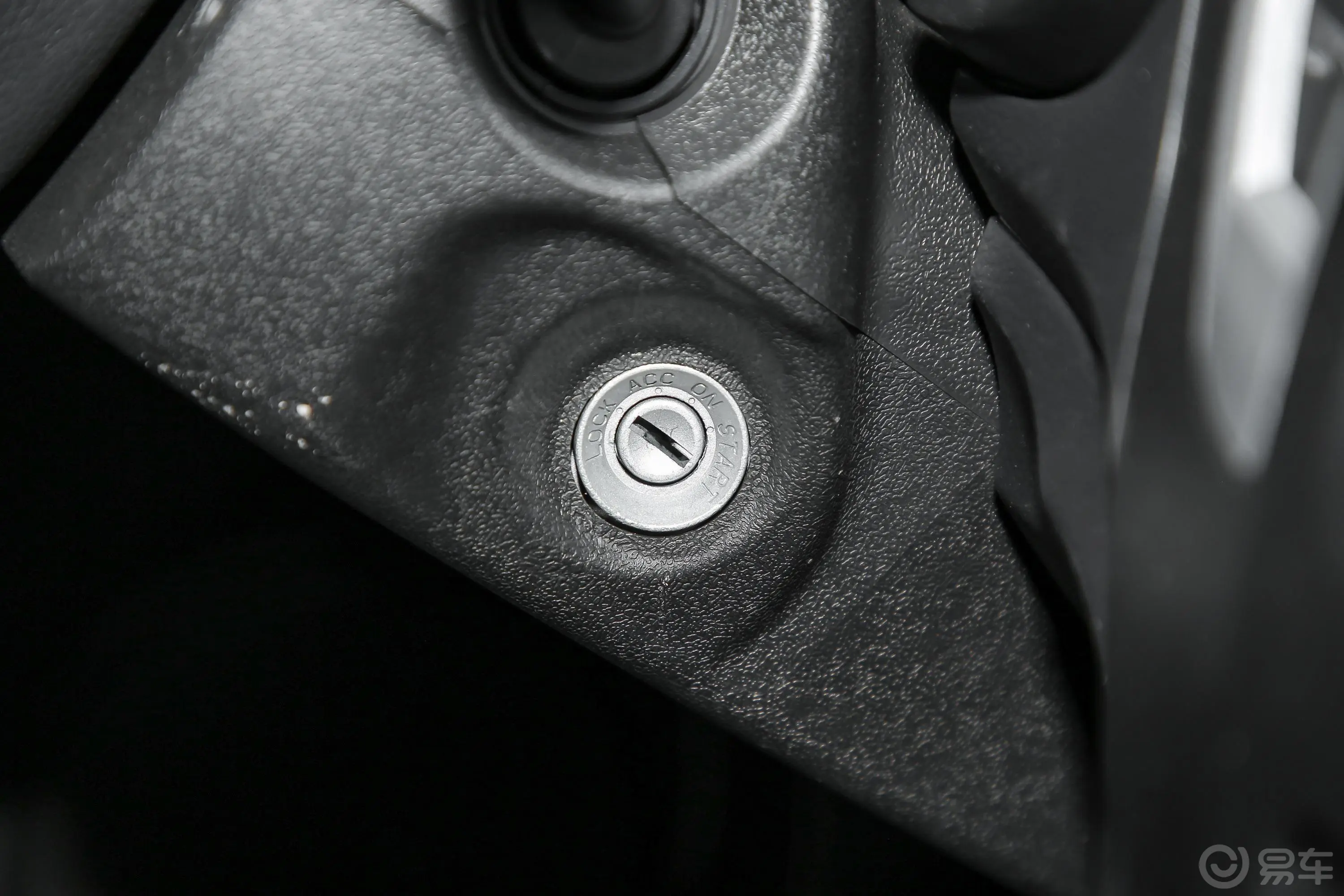 新豹T5载货汽车N1 1.5L 单排单后轮 舒适版(5.3米长)SC1031NGD62 汽油 国Ⅵ钥匙孔或一键启动按键