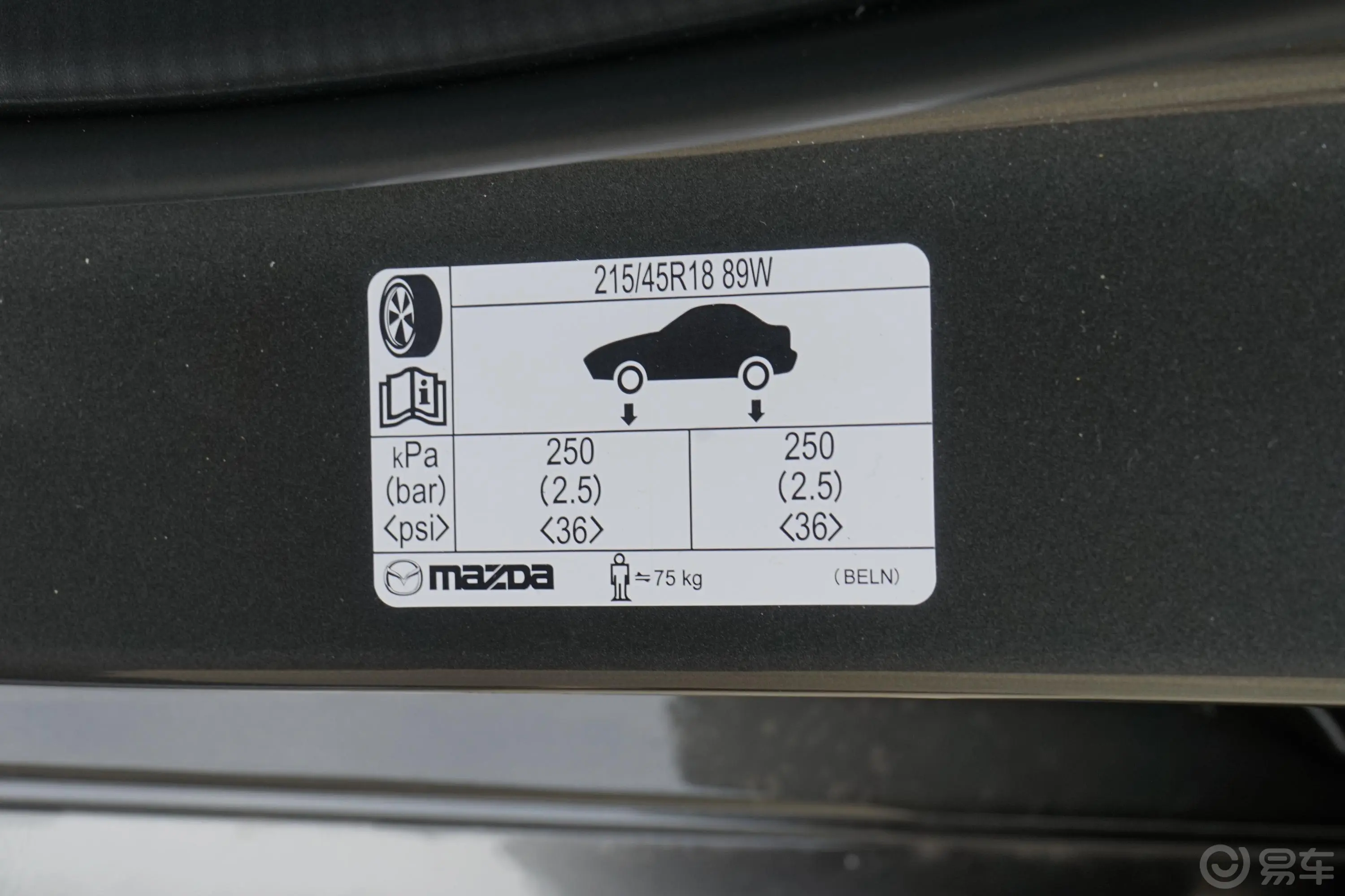 马自达3 昂克赛拉2.0L 自动X压燃尊荣型胎压信息铭牌