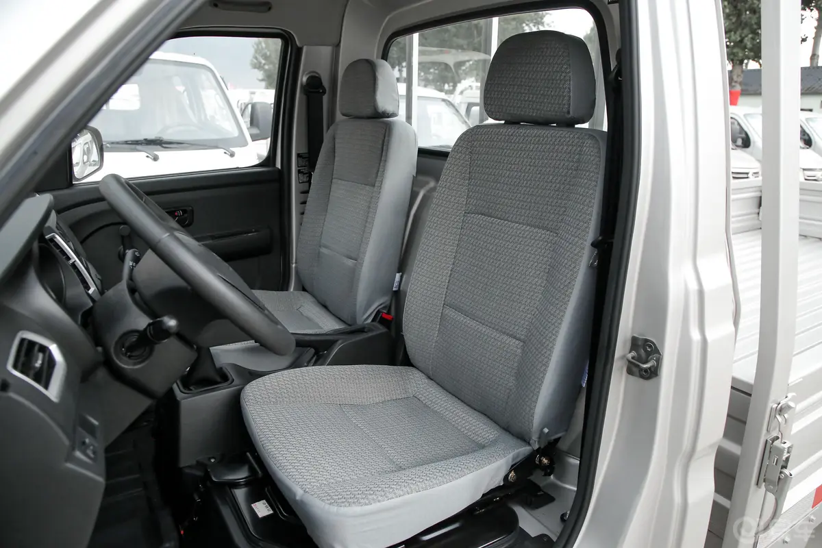 新豹T5载货汽车N1 1.5L 单排单后轮 舒适版(5.3米长)SC1031NGD62 汽油 国Ⅵ驾驶员座椅