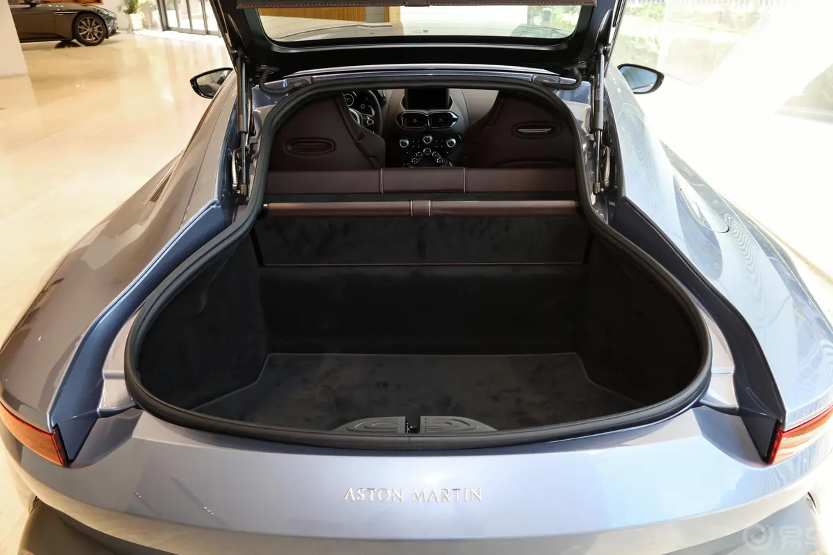 V8 Vantage4.0T V8 Coupe后备厢空间特写