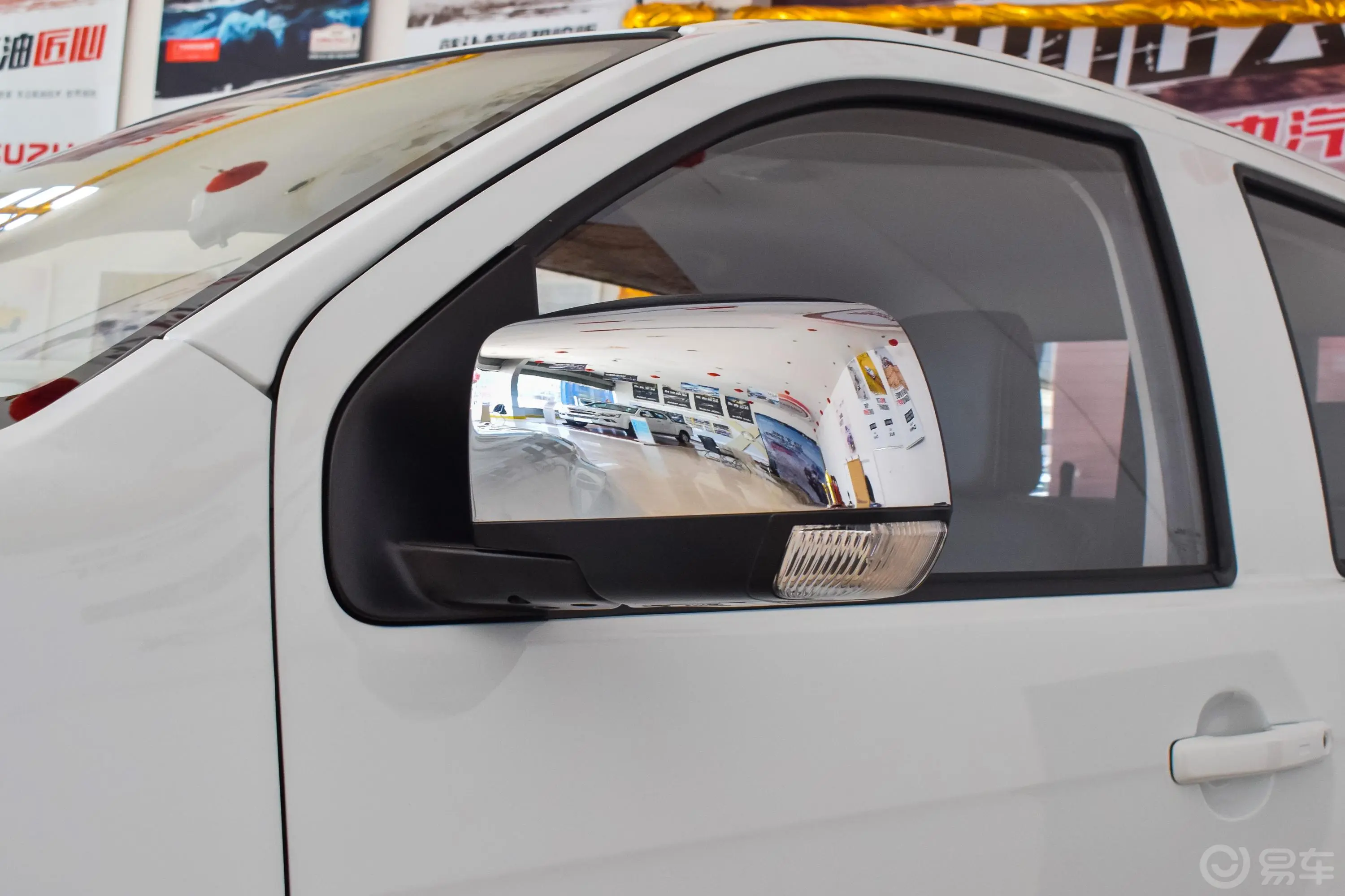 瑞迈S标轴版 2.5T 手动 四驱 旗舰版 柴油 国VI主驾驶后视镜背面