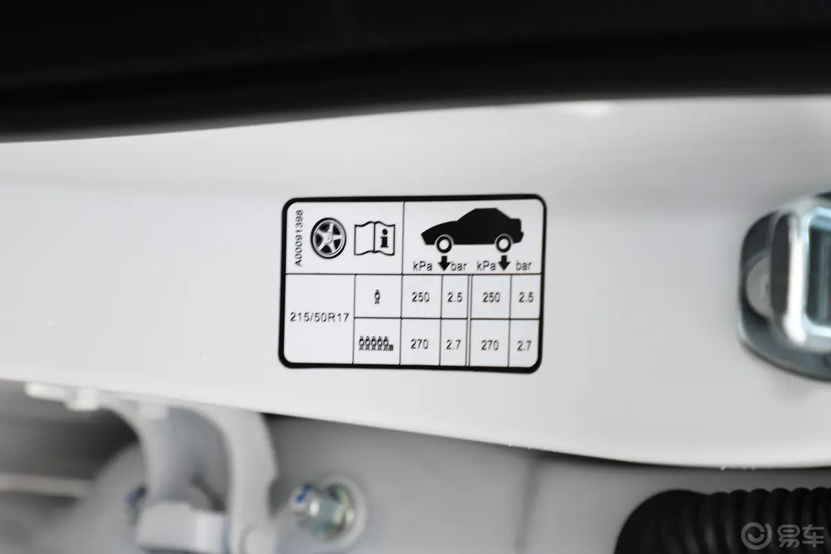 北京EU5R500 智风版胎压信息铭牌