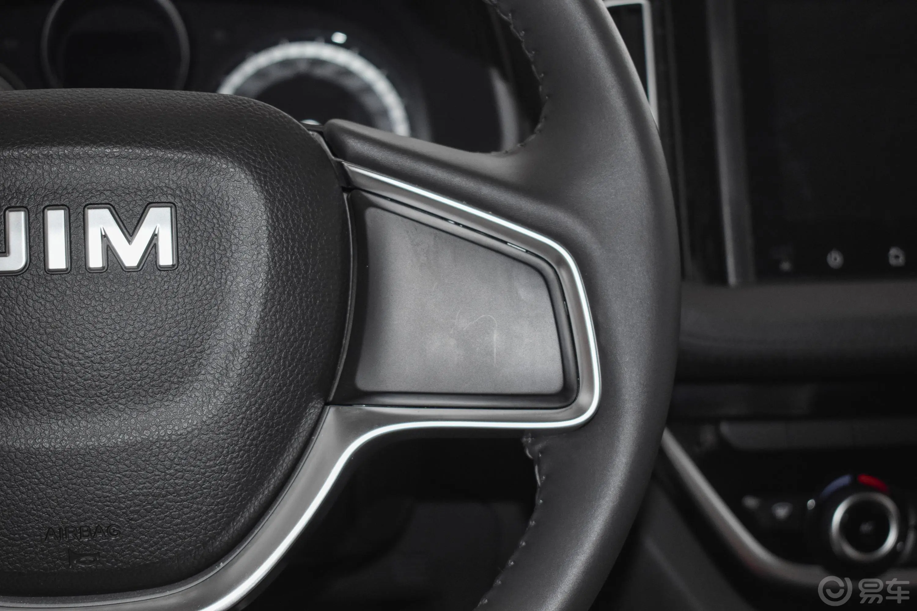 瑞迈S标轴版 2.5T 手动 四驱 旗舰版 柴油 国VI右侧方向盘功能按键