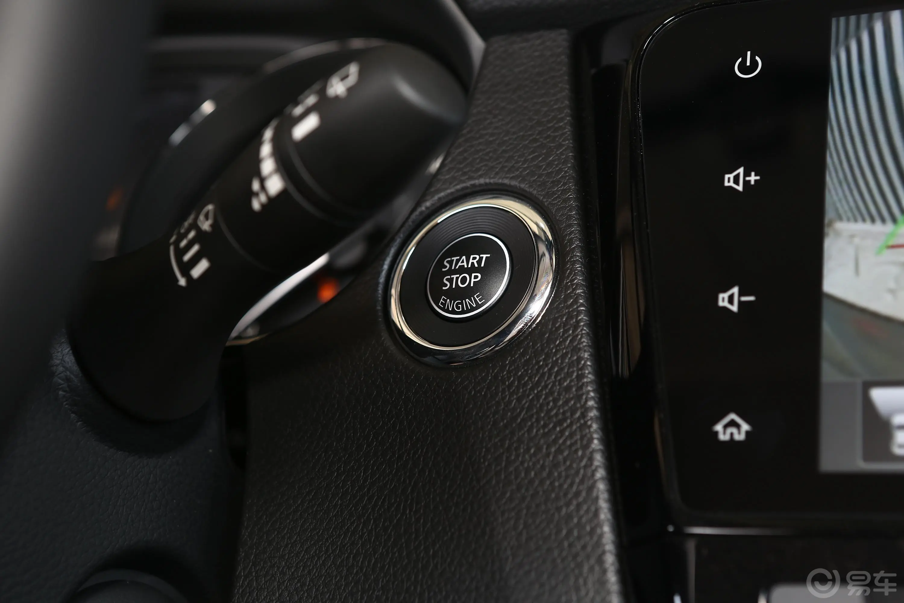 奇骏2.5L CVT 四驱 豪华领航版 5座钥匙孔或一键启动按键