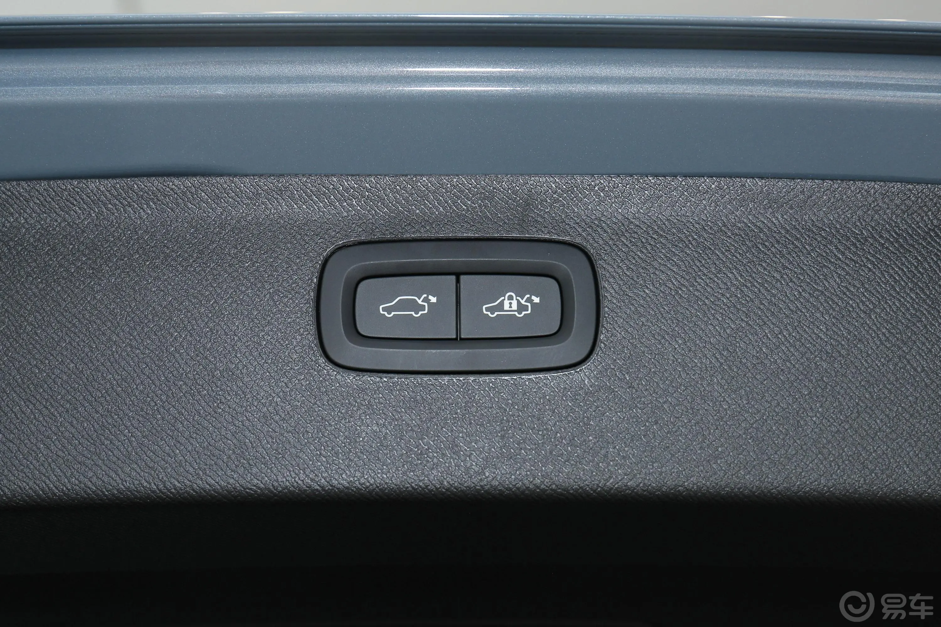 沃尔沃XC90改款 T6 智逸运动版 7座电动尾门按键（手动扶手）
