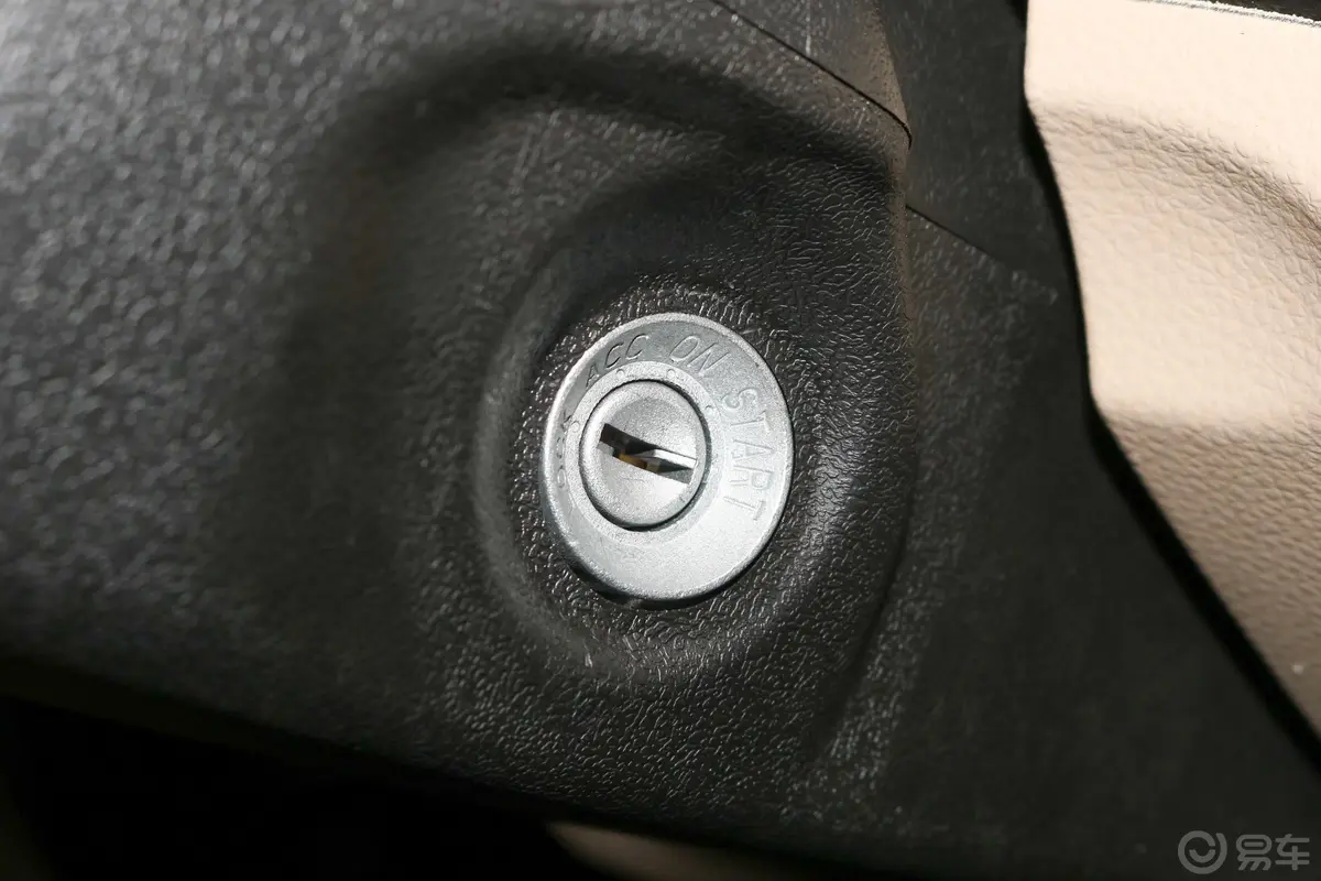 新豹T3载货汽车 N1 1.6L 单排单后轮 舒适版(4.75米)SC1031TMD6B1 汽油 国VI钥匙孔或一键启动按键