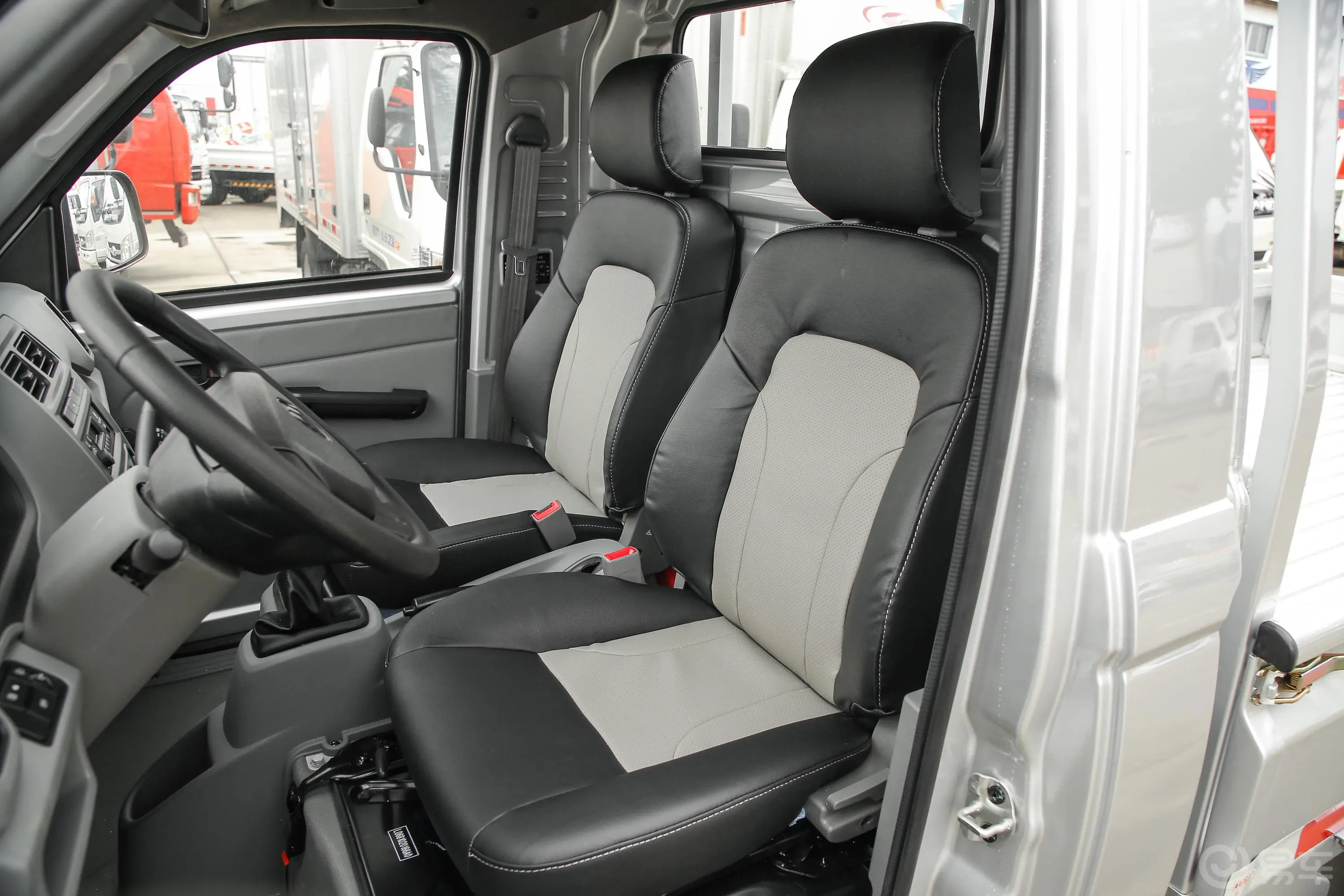 祥菱V平板 1.2L  单排 3070轴距 G03驾驶员座椅