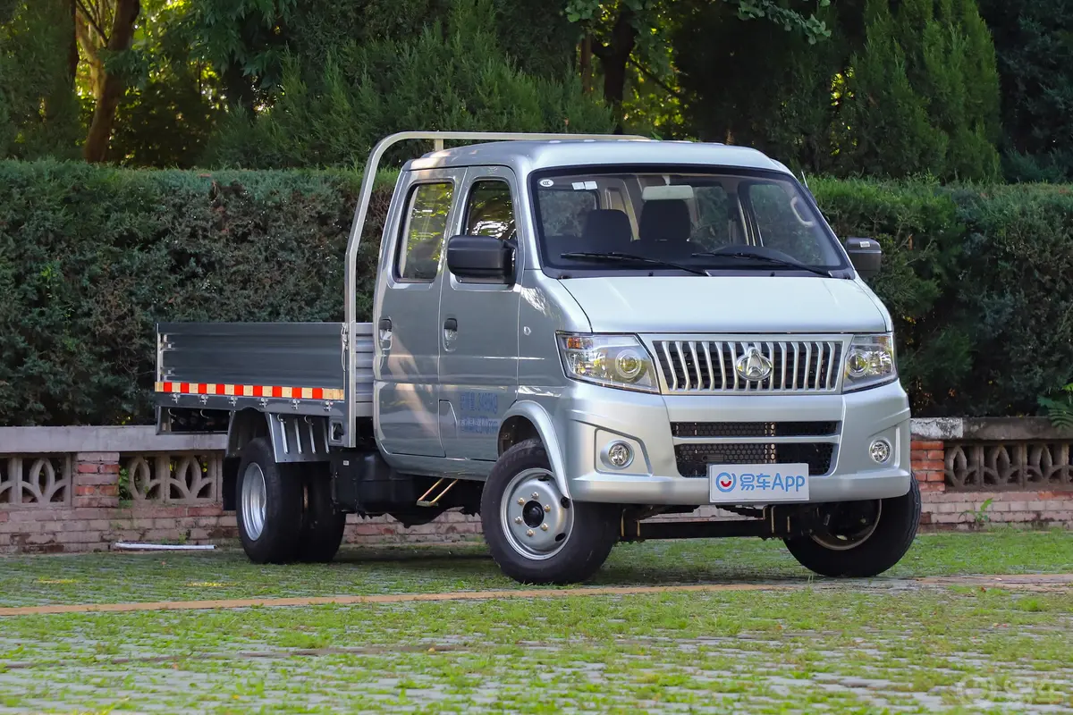 神骐T201.6L 手动 双排标准式运输车 标准型 CNG 国VI侧前45度车头向右水平