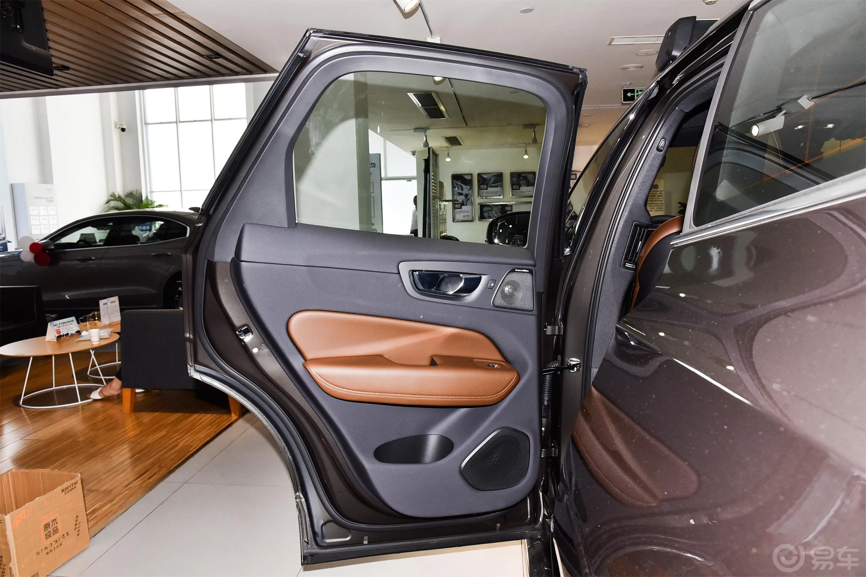 沃尔沃XC60新能源T8 智雅豪华版驾驶员侧后车门