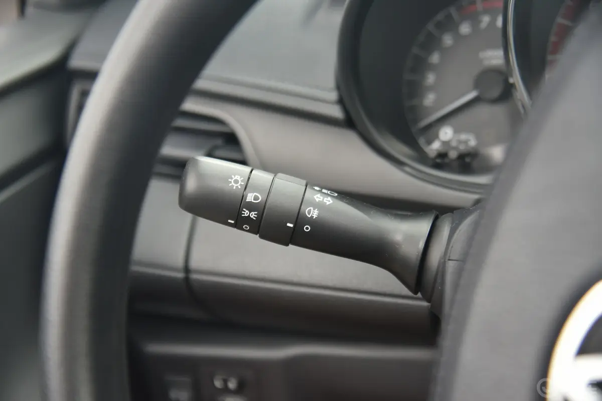 威驰1.5L CVT创行版灯光控制区