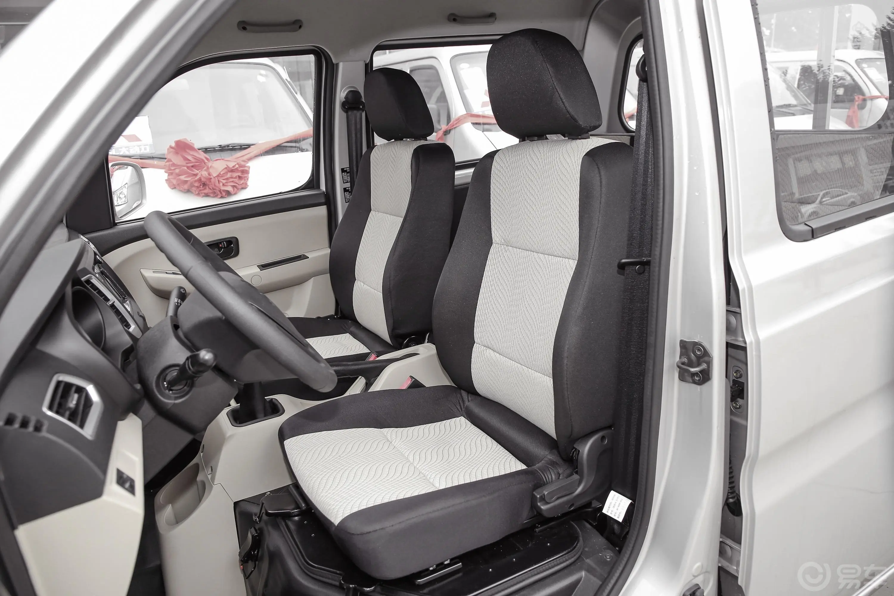 新豹T3载货汽车N1 1.5L 双排单后轮 舒适版 SC1031TMS6A1 汽油 国VI驾驶员座椅