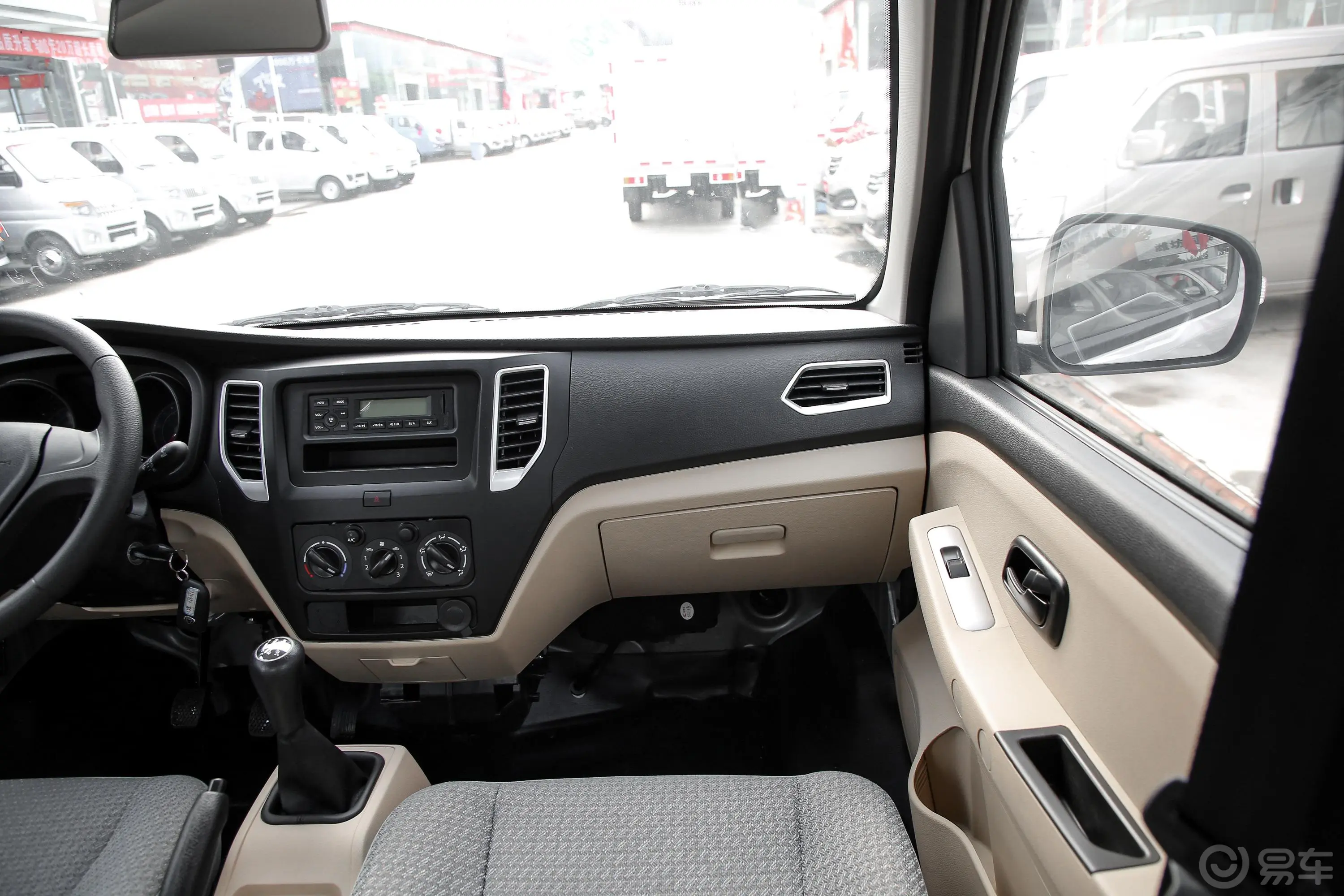 新豹T5载货汽车N1 1.6L 双排双后轮 标准版(5.48米长)SC1031NAS6E 汽油 国Ⅵ副驾驶位区域