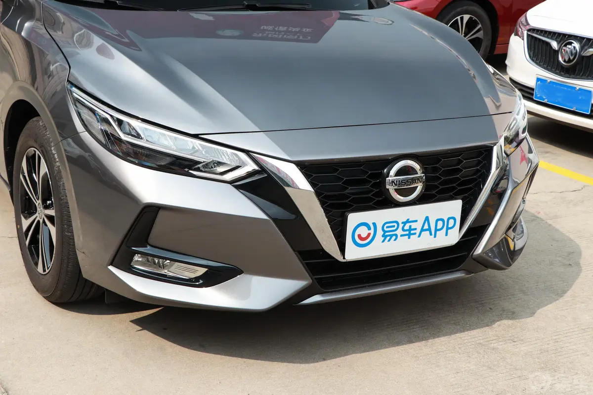 轩逸1.6XL CVT 悦享版前格栅侧俯拍