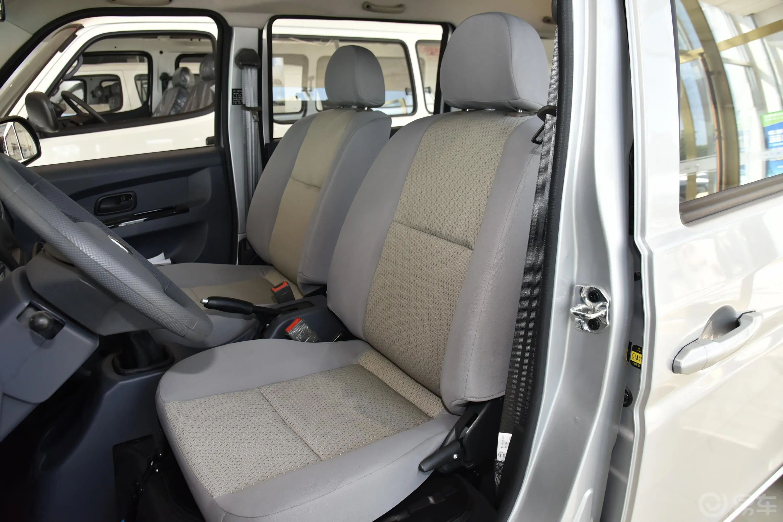 金杯小海狮X30客车 1.5L 手动 舒适中央空调版 5/6/7座 国VI驾驶员座椅
