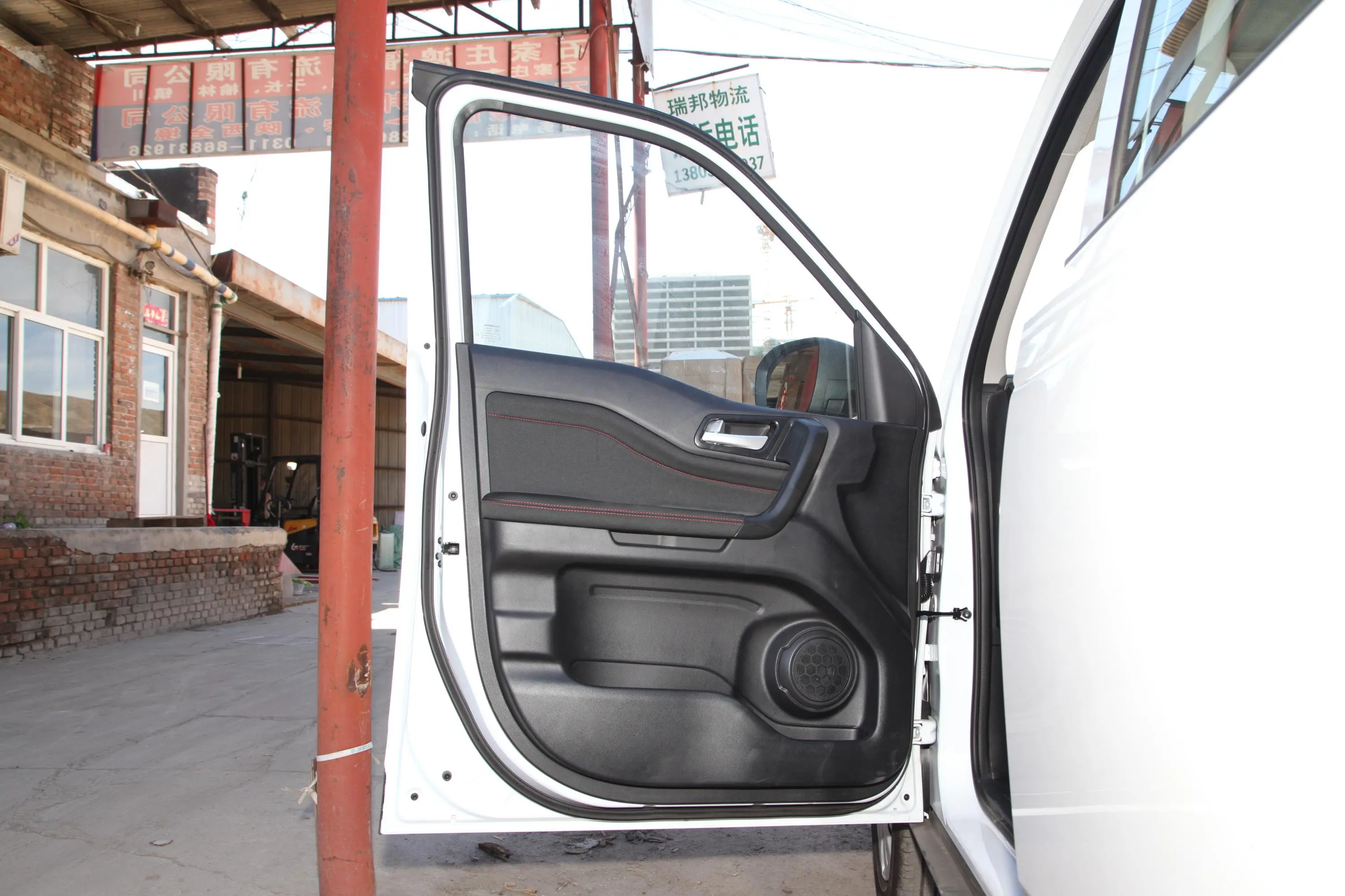 长安欧尚X70A改款 1.5L 手动 基本型驾驶员侧前车门