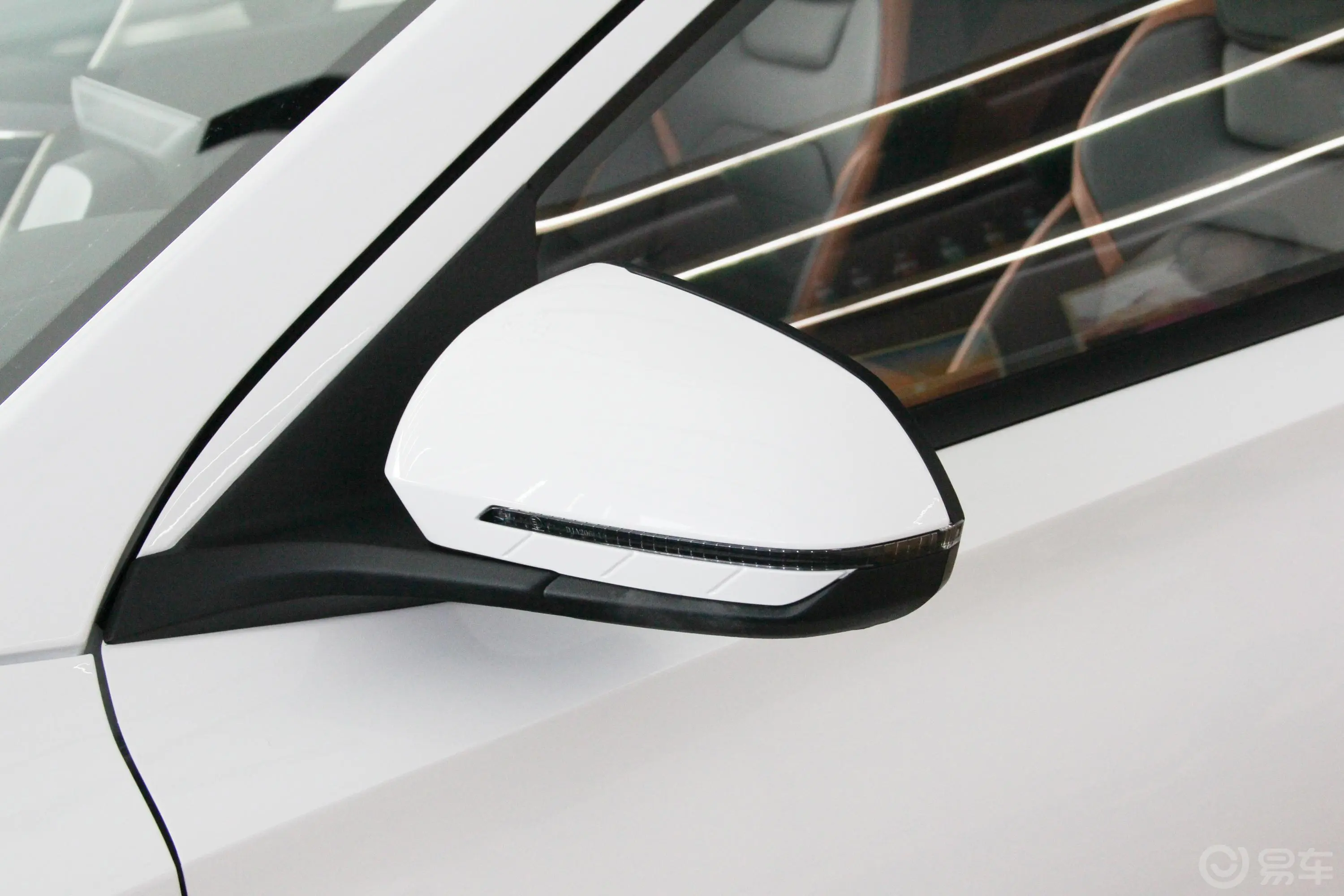 比亚迪e3升级版 高续航版 豪华型主驾驶后视镜背面