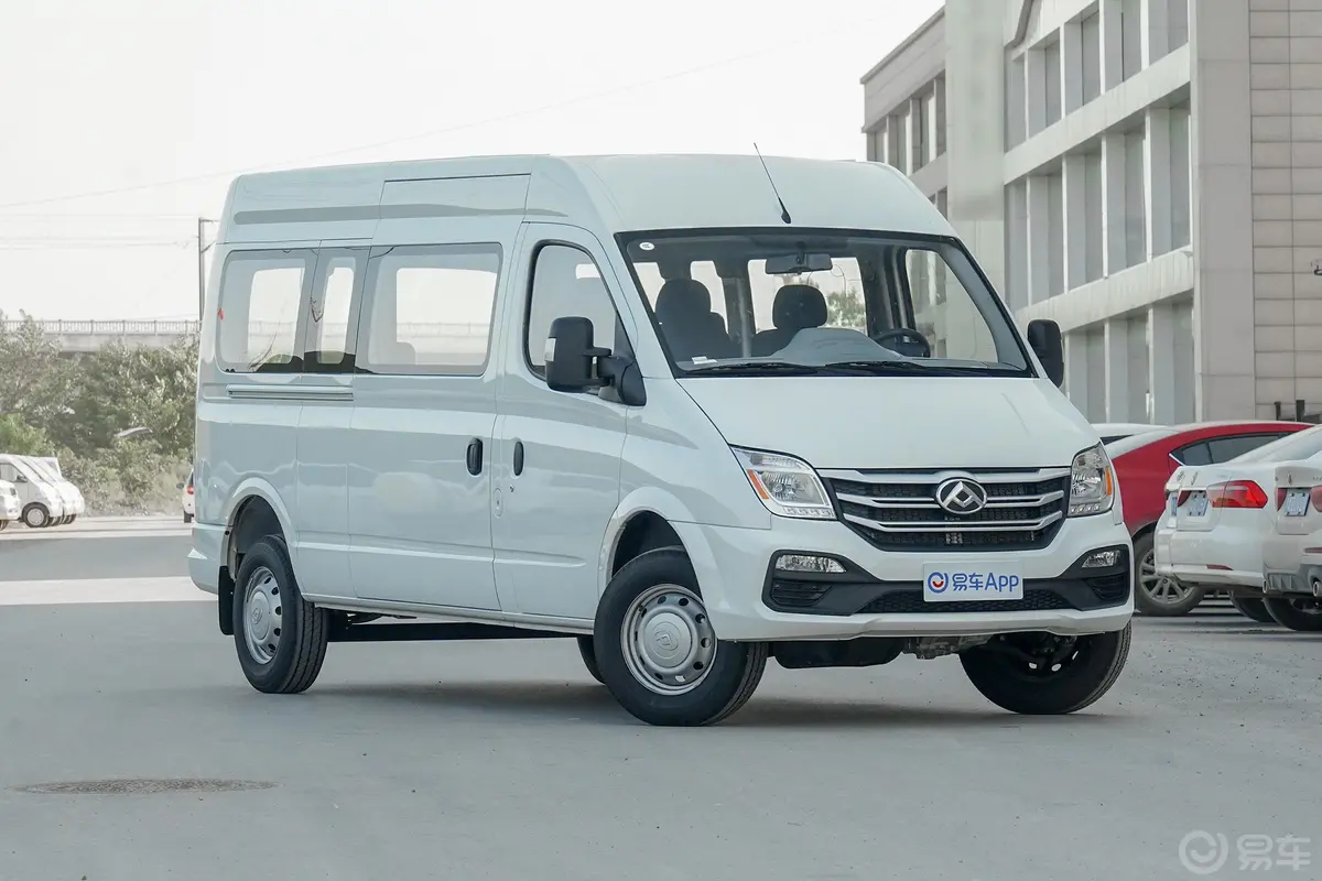 新途V80经典款 VAN 2.5T AMT 短轴中顶 6座 国V油箱盖