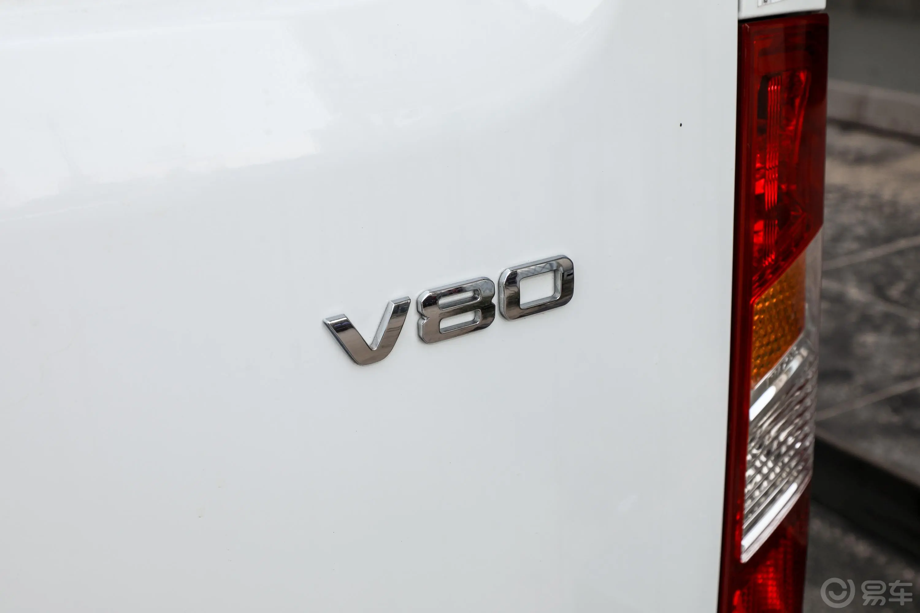 新途V80经典款 VAN 2.5T 手动 长轴高顶 2/3座 国V外观