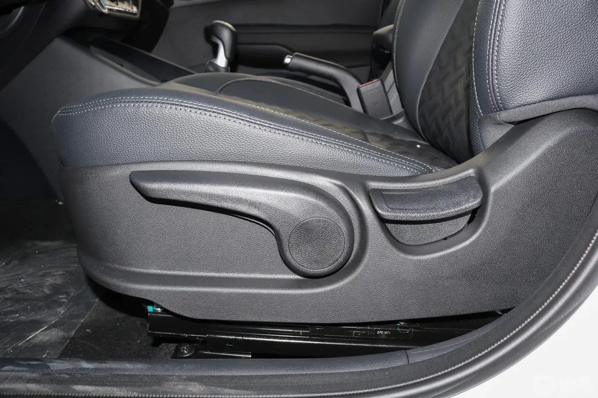 福瑞迪1.6L 手动 舒适版 国VI主驾座椅调节