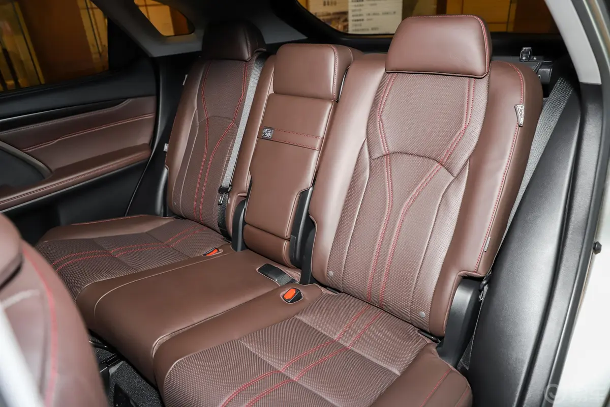 雷克萨斯RX改款 450h 豪华版后排座椅