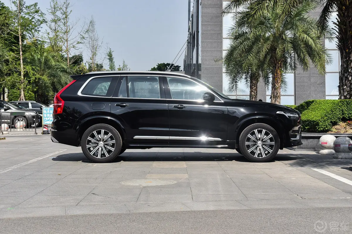 沃尔沃XC90B6 智逸豪华版 7座正侧车头向右水平