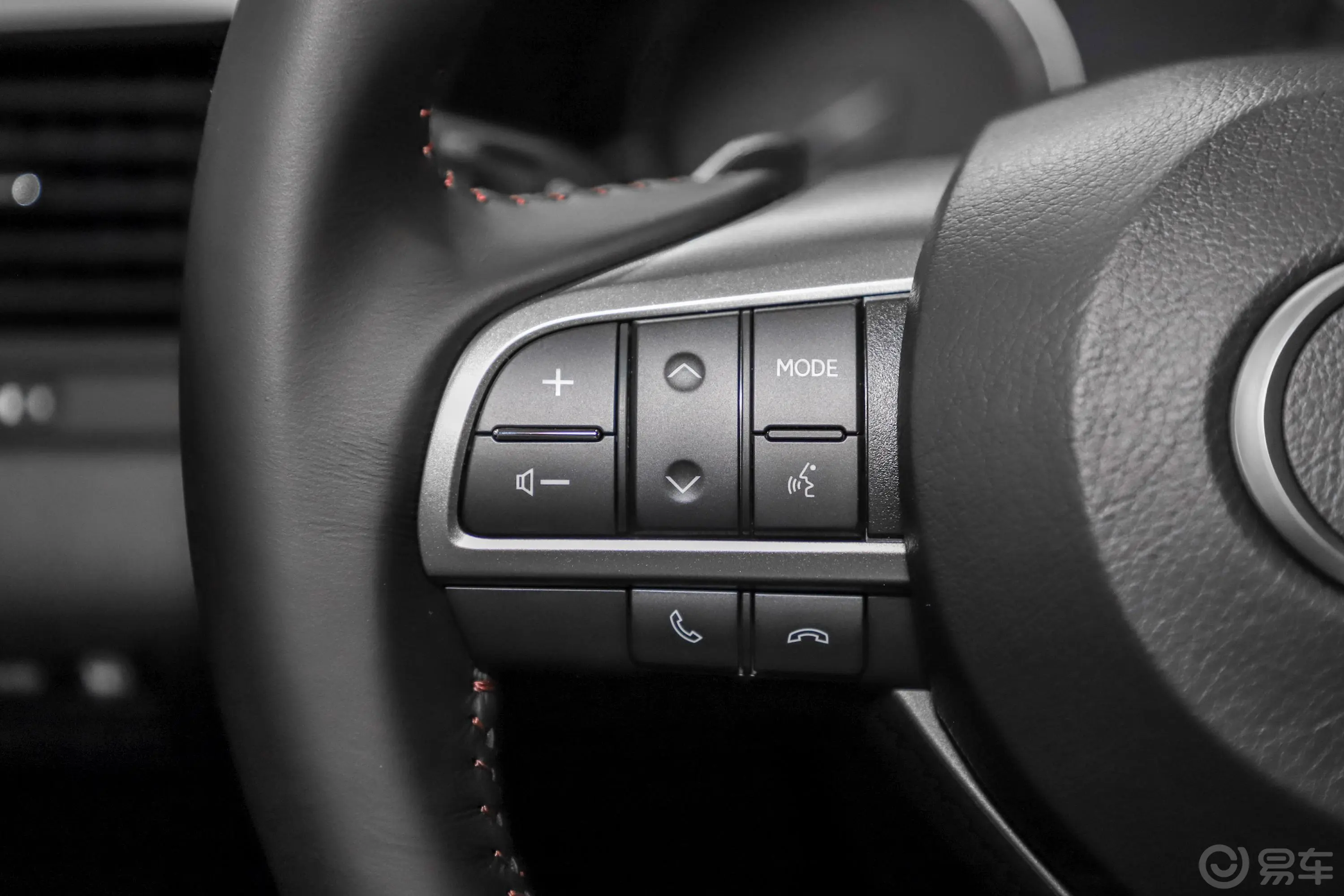 雷克萨斯RX改款 450h 豪华版左侧方向盘功能按键