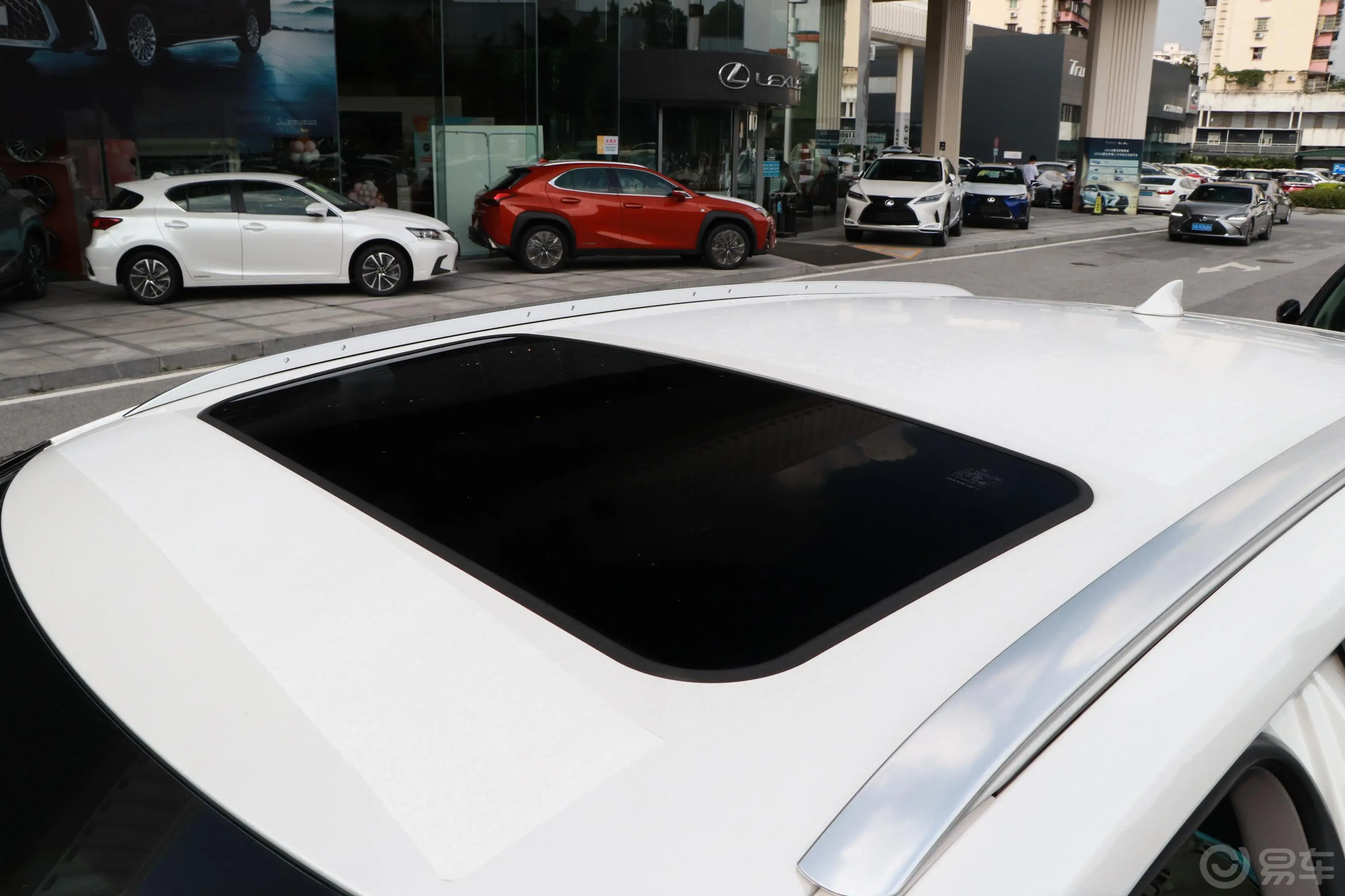 雷克萨斯RX改款 300 精英版天窗