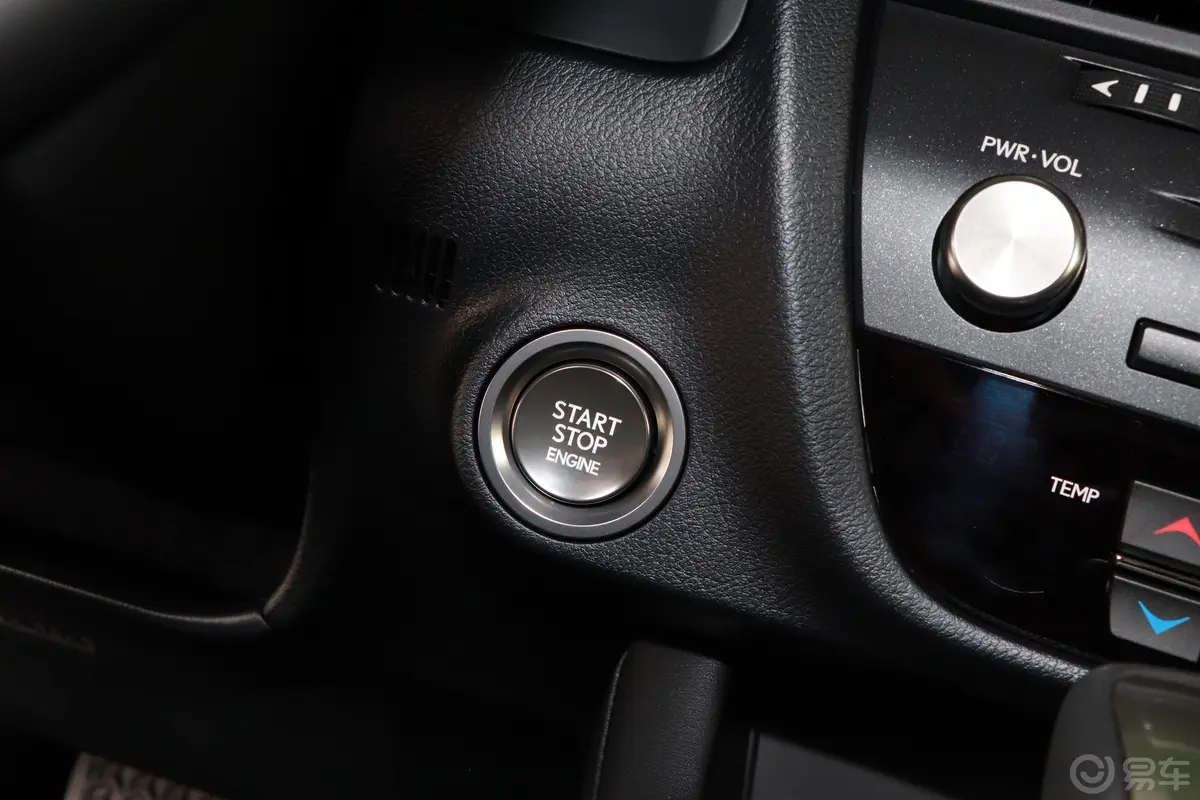 雷克萨斯RX改款 300 精英版钥匙孔或一键启动按键