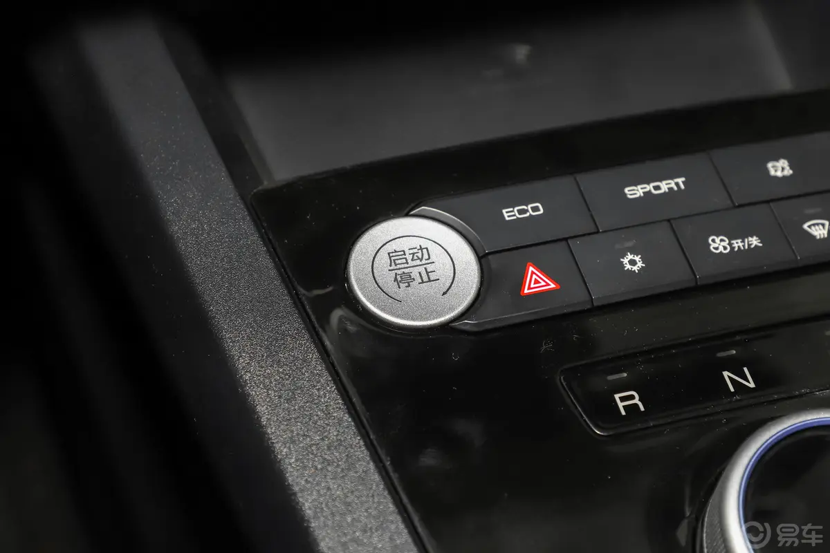 比亚迪e3高续航版 创·尊贵型钥匙孔或一键启动按键