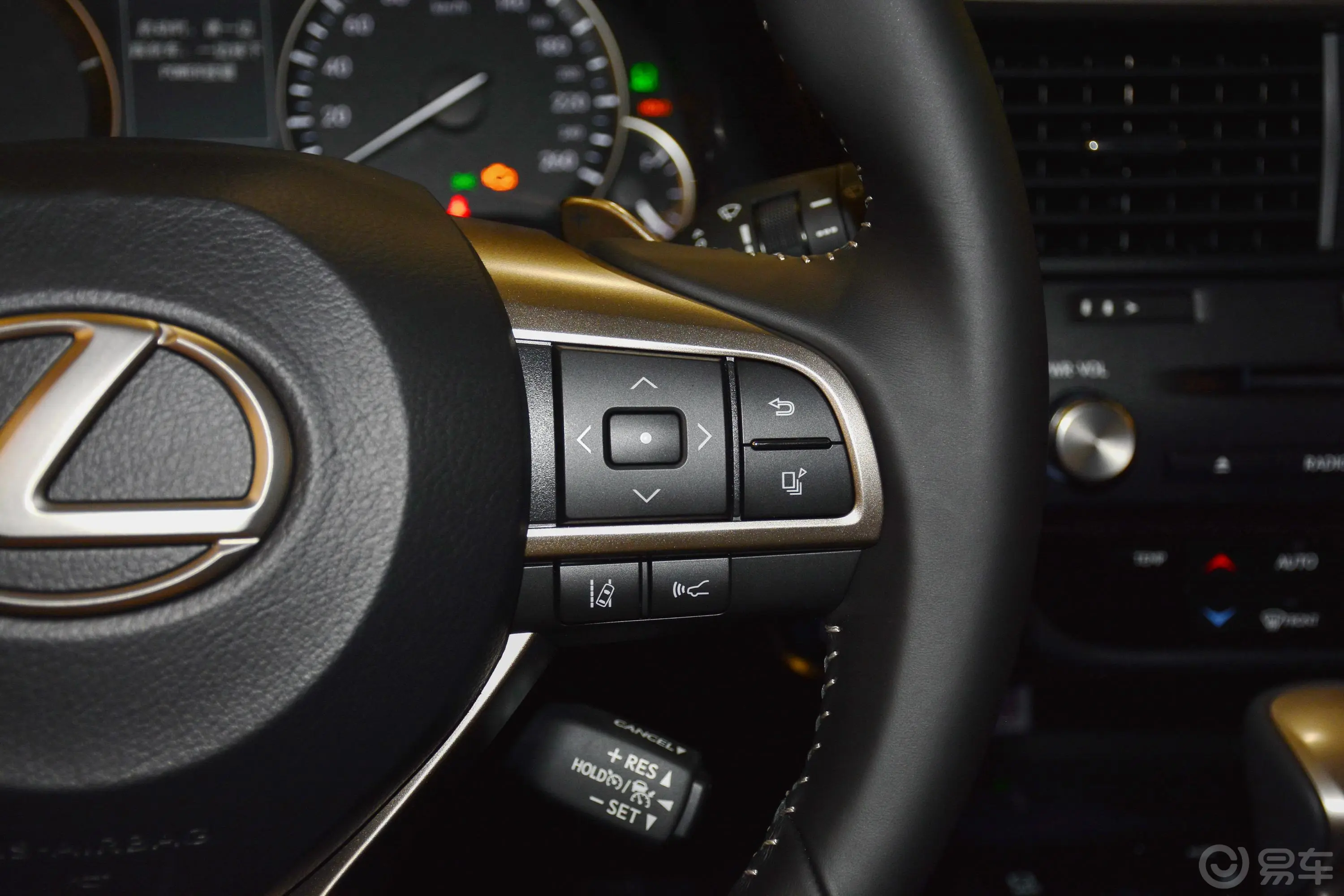 雷克萨斯RX改款 450h 典雅版右侧方向盘功能按键