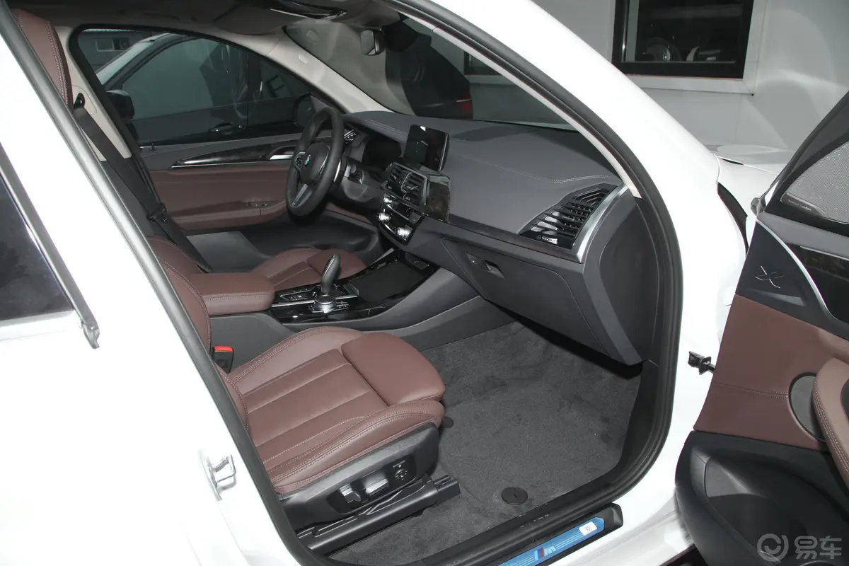 宝马X3xDrive 30i 领先型 M运动套装内饰全景副驾驶员方向