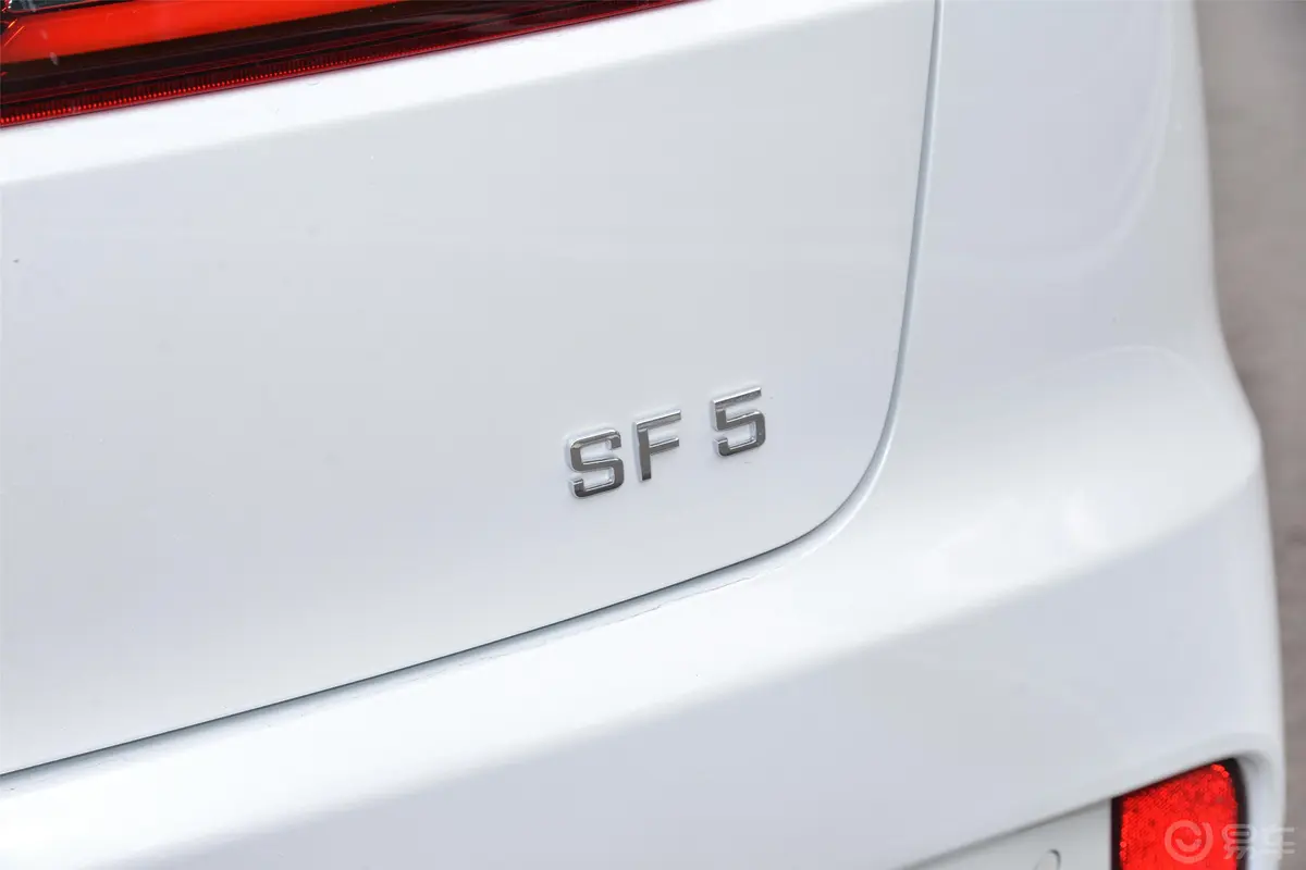 赛力斯SF5四驱 高性能版外观