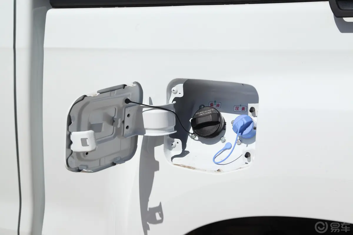 瑞迈2.8T 手动 两驱 加长舒享版 柴油油箱盖