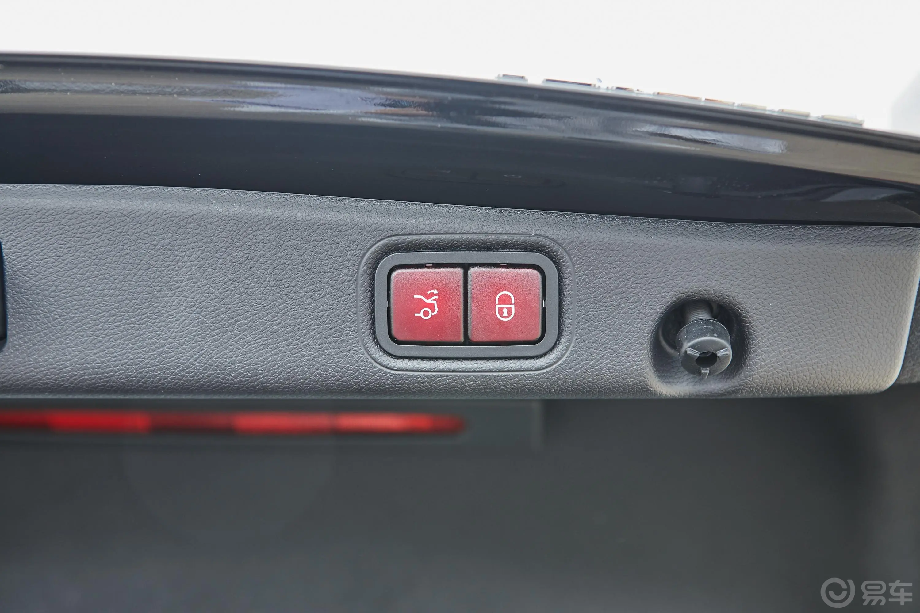 奔驰E级E 300 L 豪华型电动尾门按键（手动扶手）
