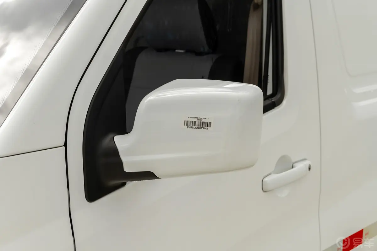 睿行M601.5L 手动 厢货基本型 2座 国VI主驾驶后视镜背面
