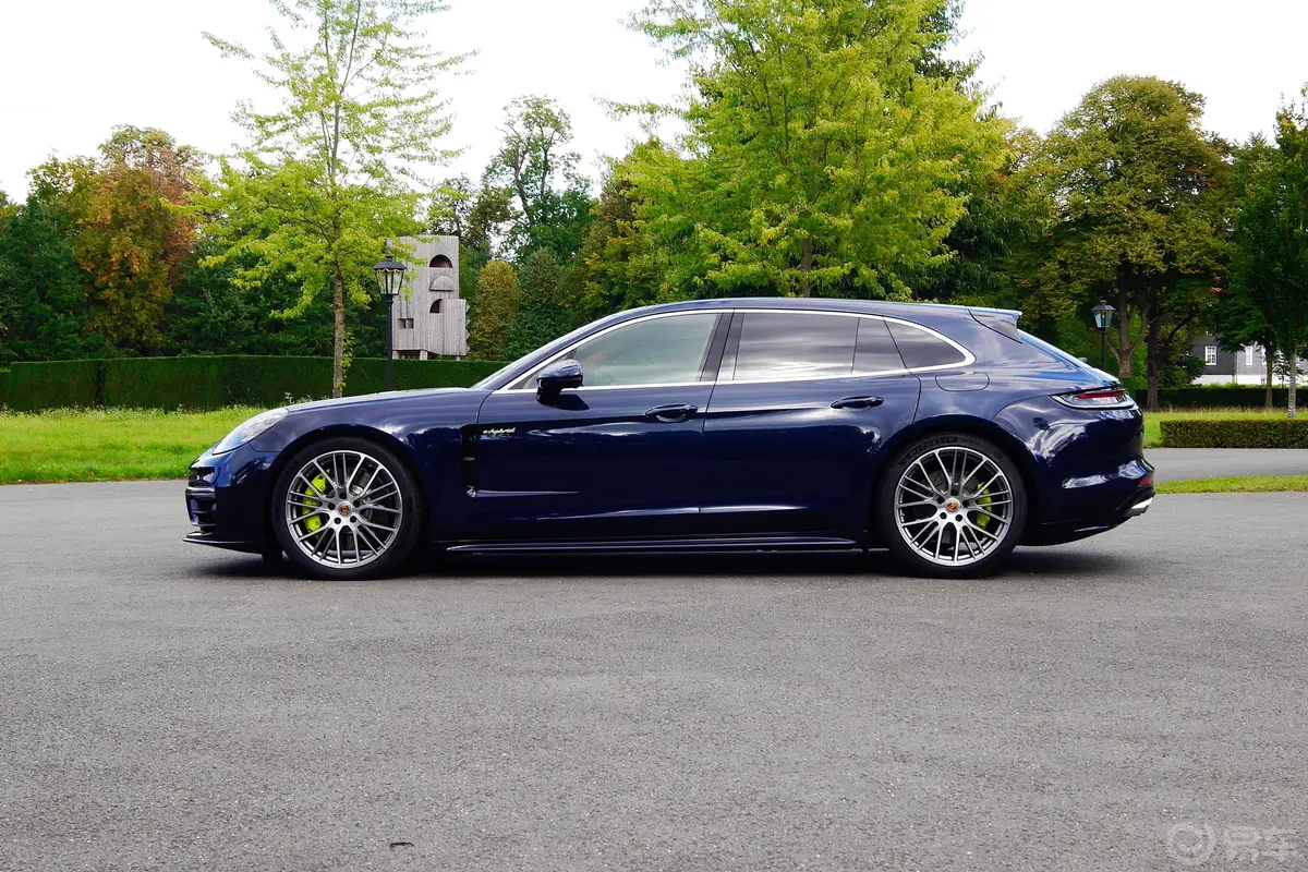 Panamera E-HybridPanamera 4S E-hybrid Sport Turismo 2.9T正侧车头向左水平