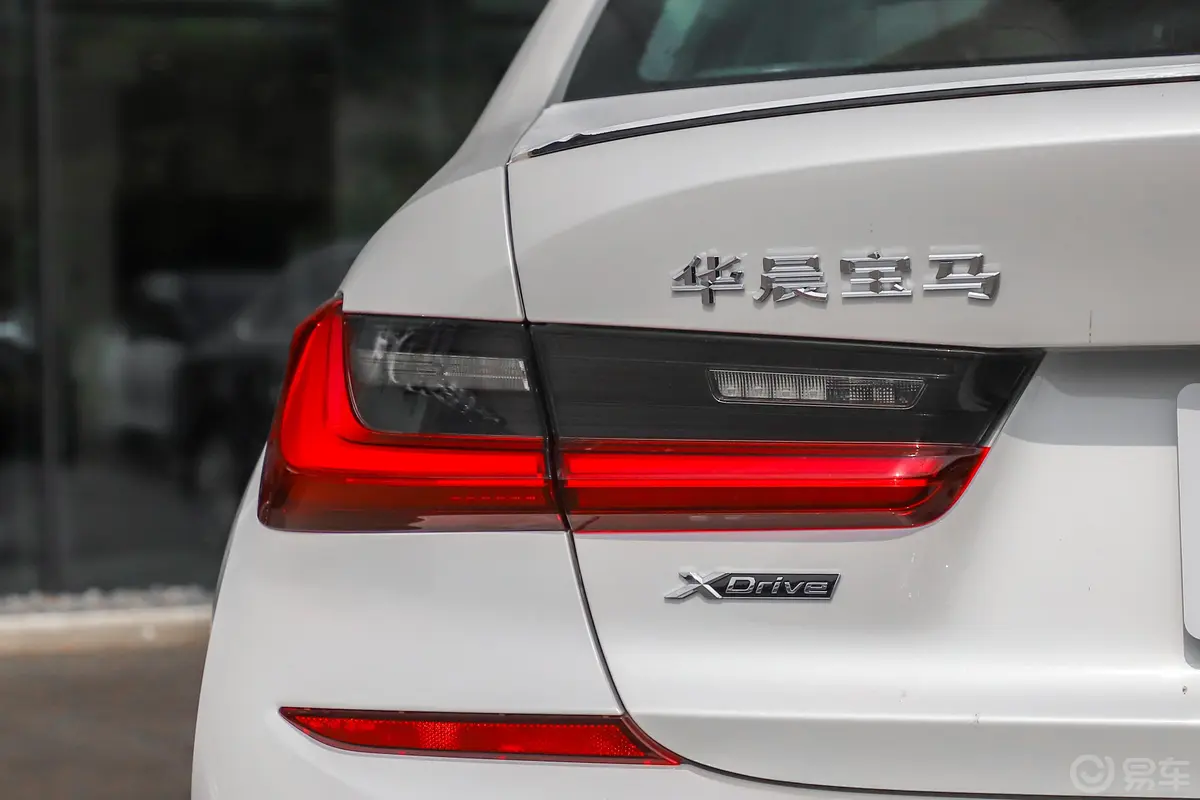 宝马3系330Li xDrive M运动曜夜套装外观