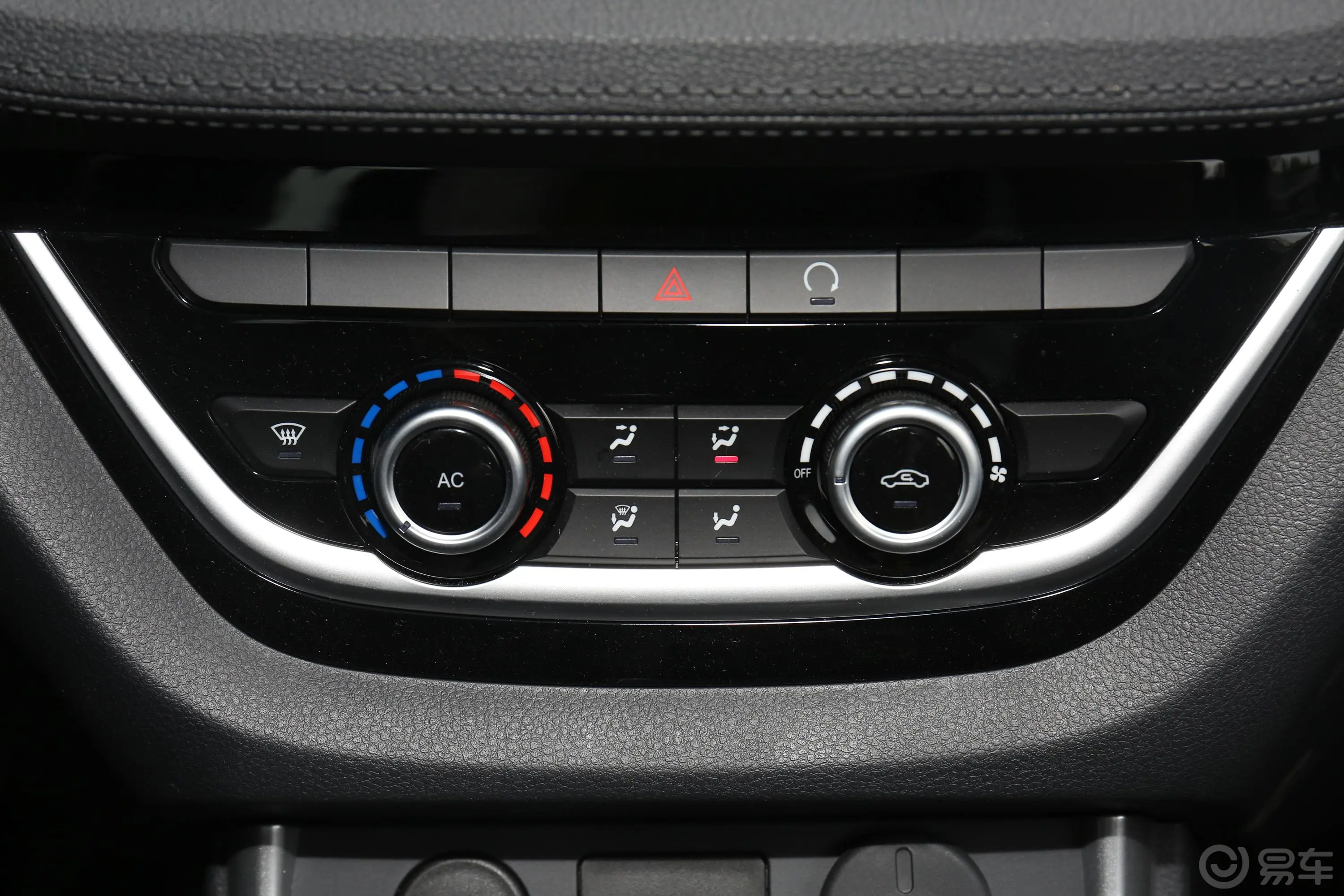 瑞迈2.4T 手动 四驱 加长舒适版 汽油空调