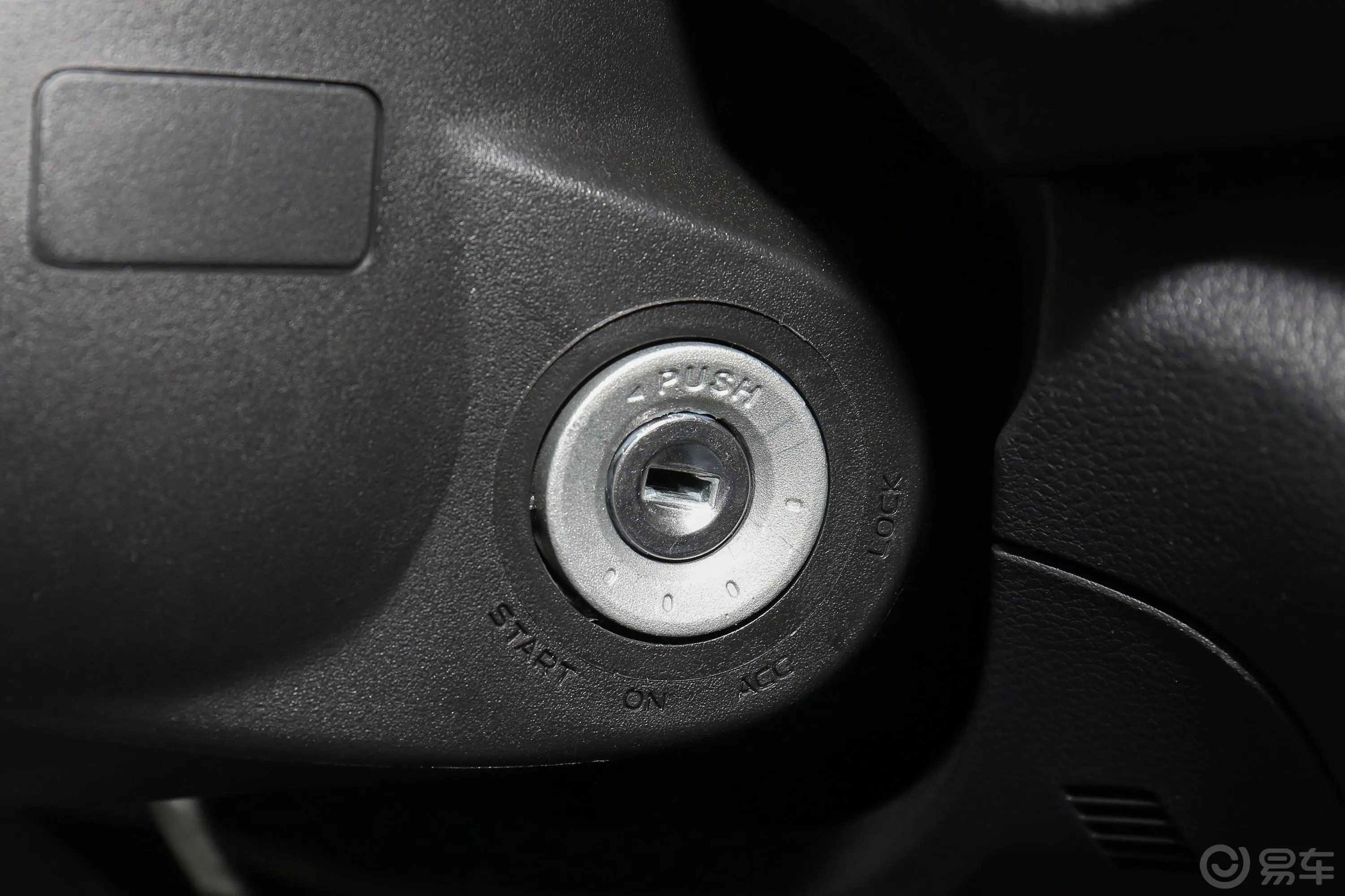 瑞迈2.4T 手动 四驱 加长舒适版 汽油钥匙孔或一键启动按键