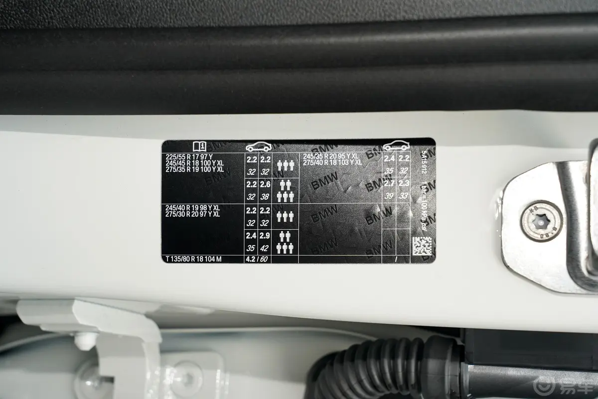 宝马5系(进口)540i 风尚版 M运动套装胎压信息铭牌