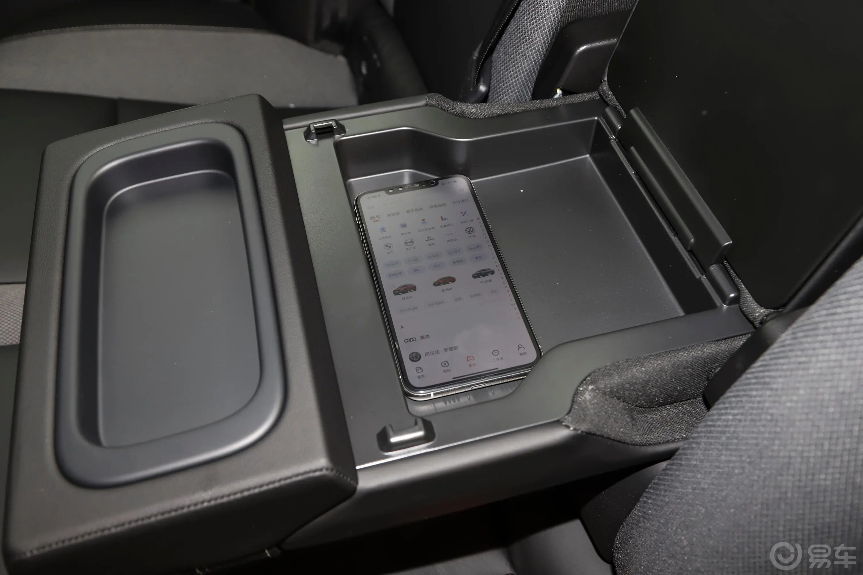 沃尔沃S60新能源T8 四驱 智雅运动版空间
